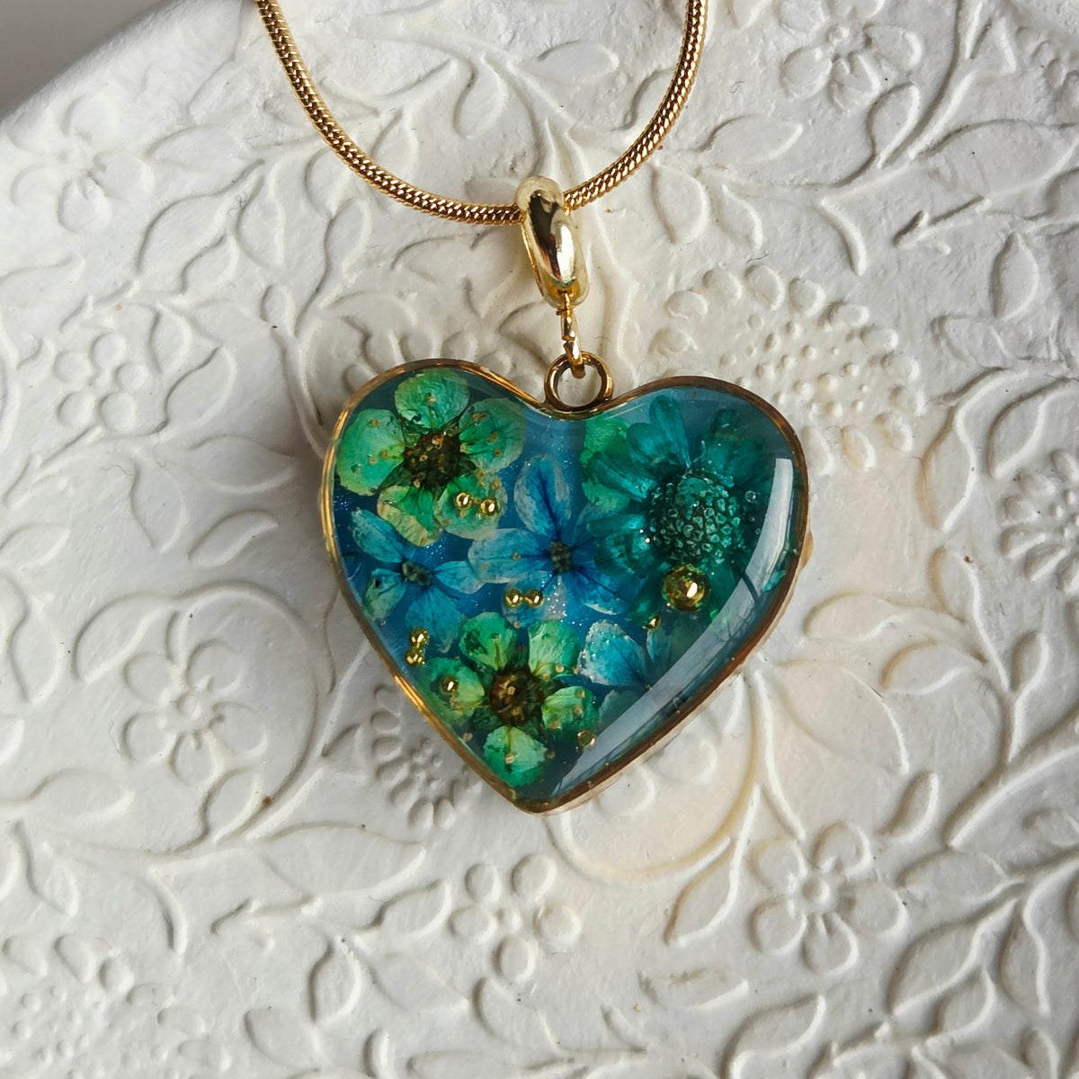 Botanical heart necklace with real flower. Giftf or her. Handcrafted real flower jewelry