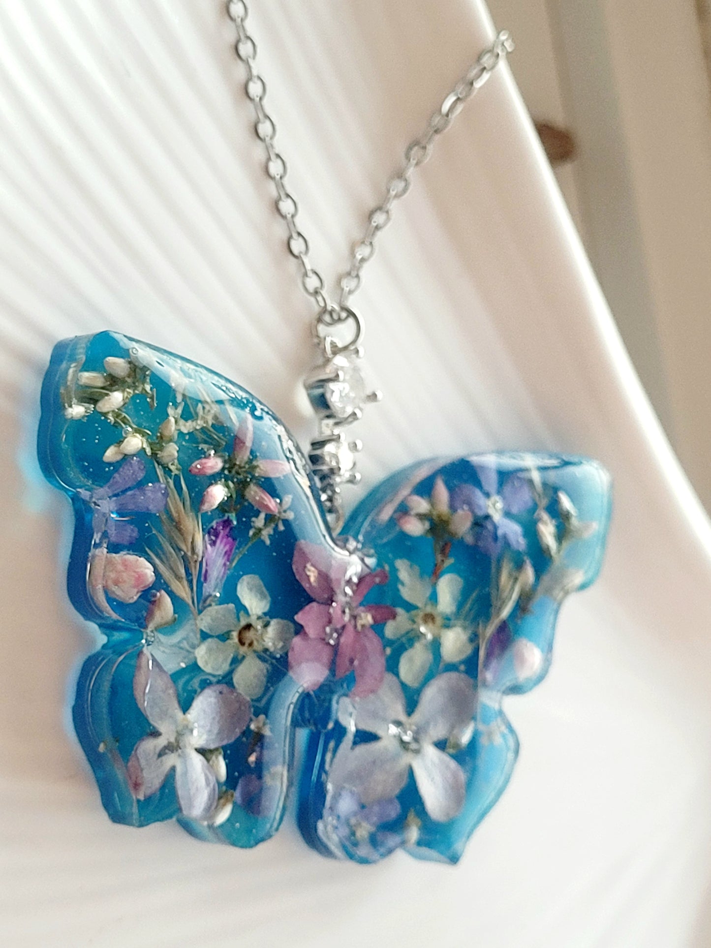 Handcrafted Butterfly Necklace with hydrangea and lilac – 50 mm Pendant on 70 cm Hypoallergenic Stainless-Steel Chain