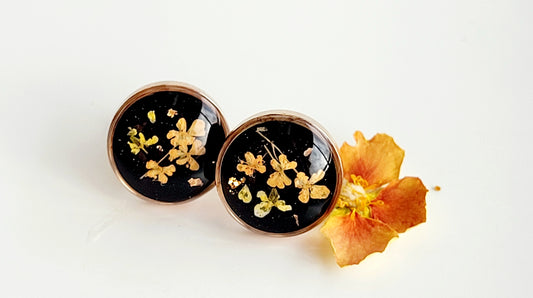 Real flower studs. Pressed flower earrings. Studs. Flower earrings. Small earrings. Gift