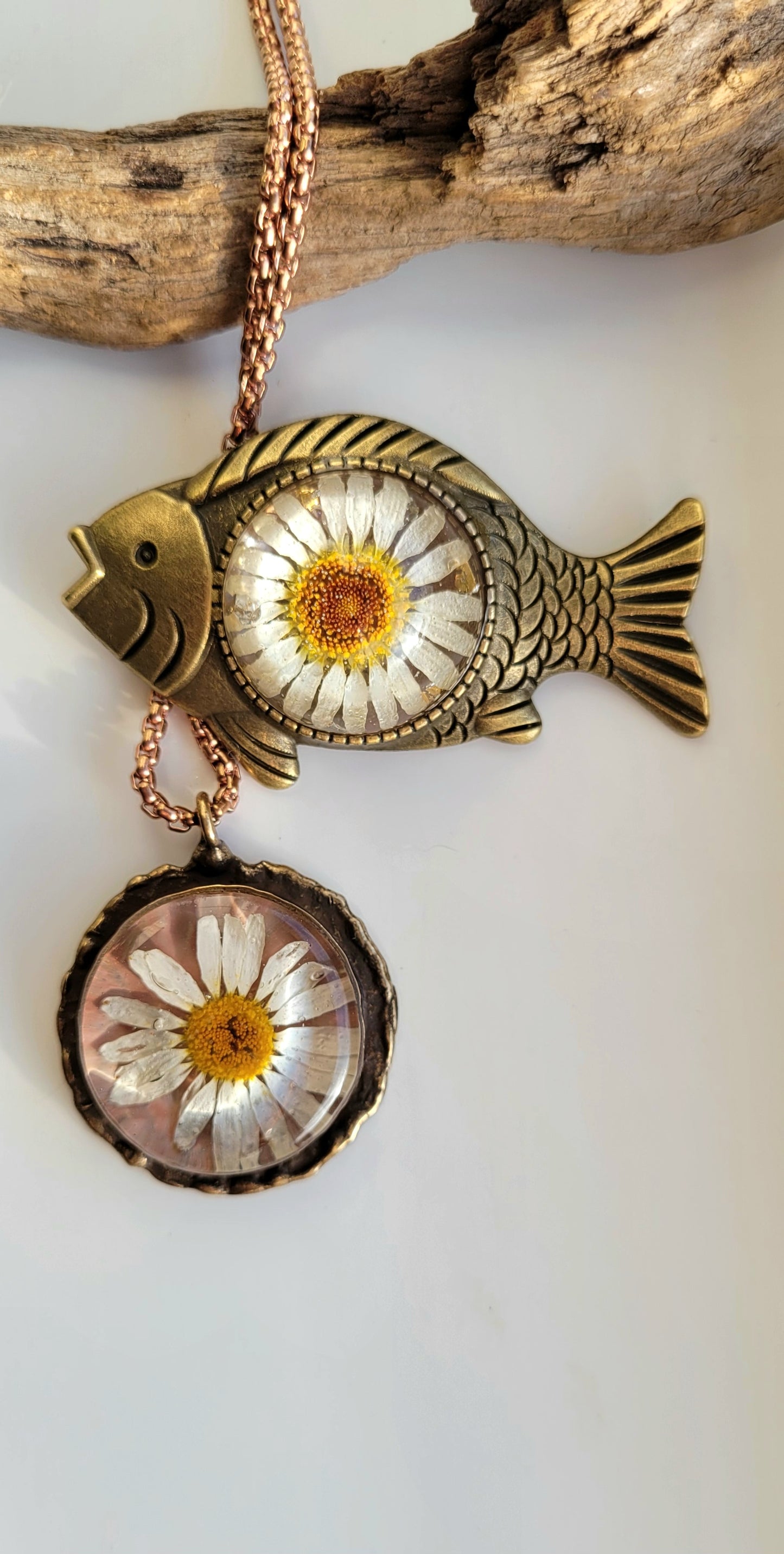 Daisy fish brooch