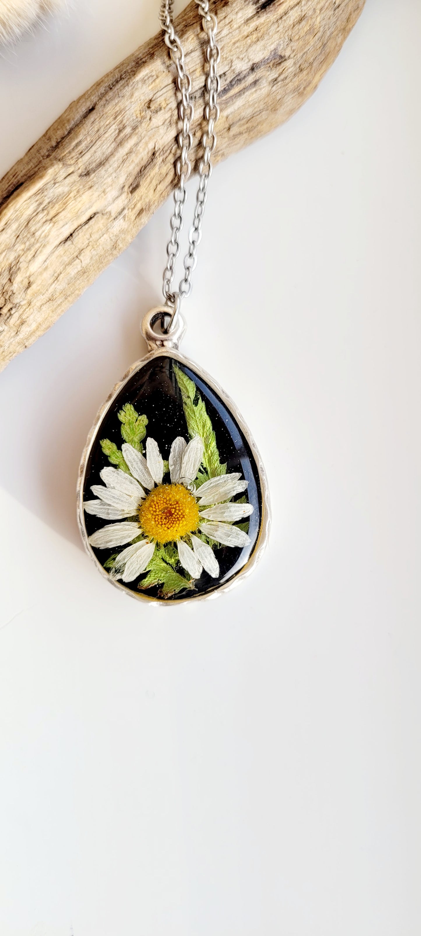 Daisy necklace