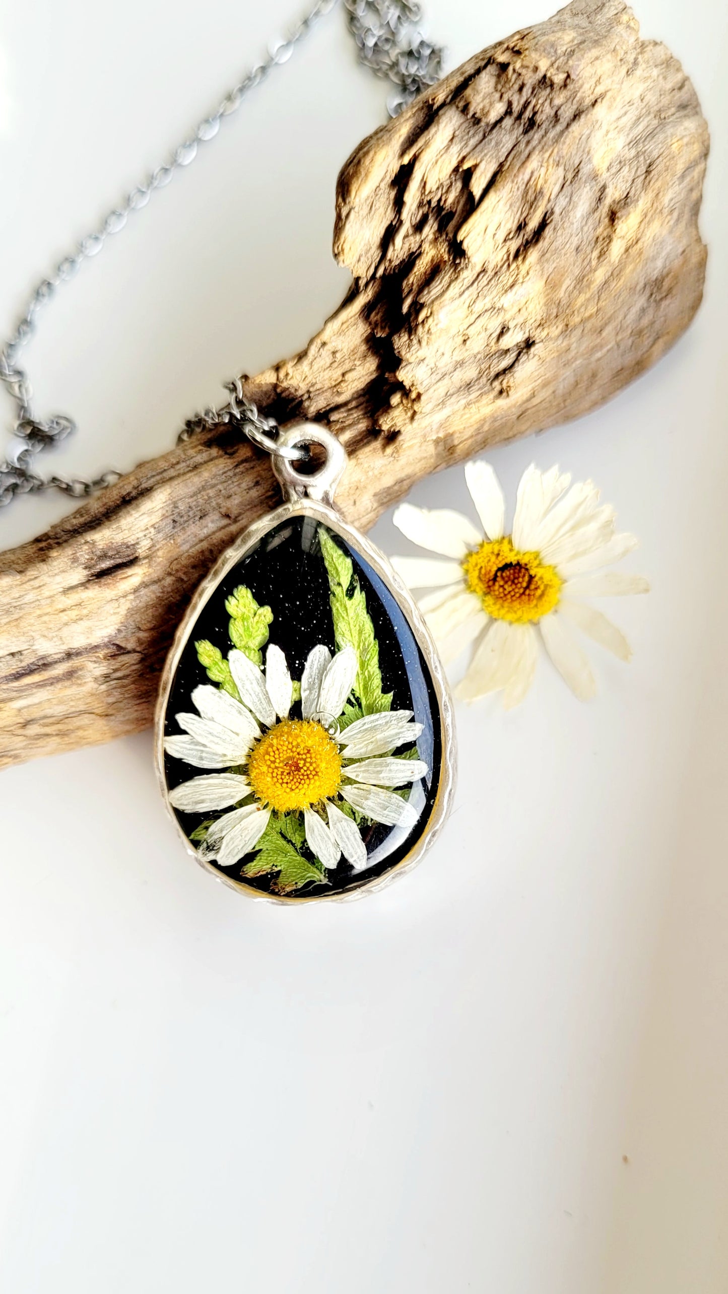 Daisy necklace