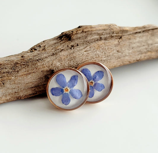 Real flower studs. Pressed flower earrings. Studs. Flower earrings. Small earrings. Gift