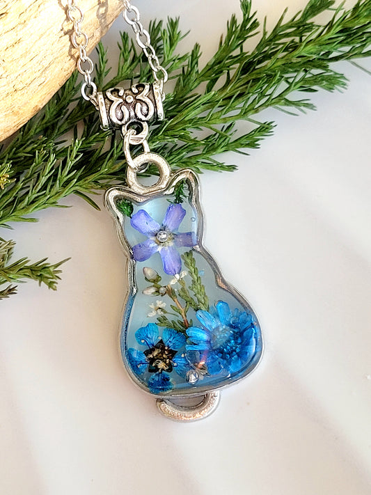 Real genuine flower cat necklace Cat necklace Cat lovers Cat jewelry Unique mothers day gift. Gift for her Cottagecore necklace.