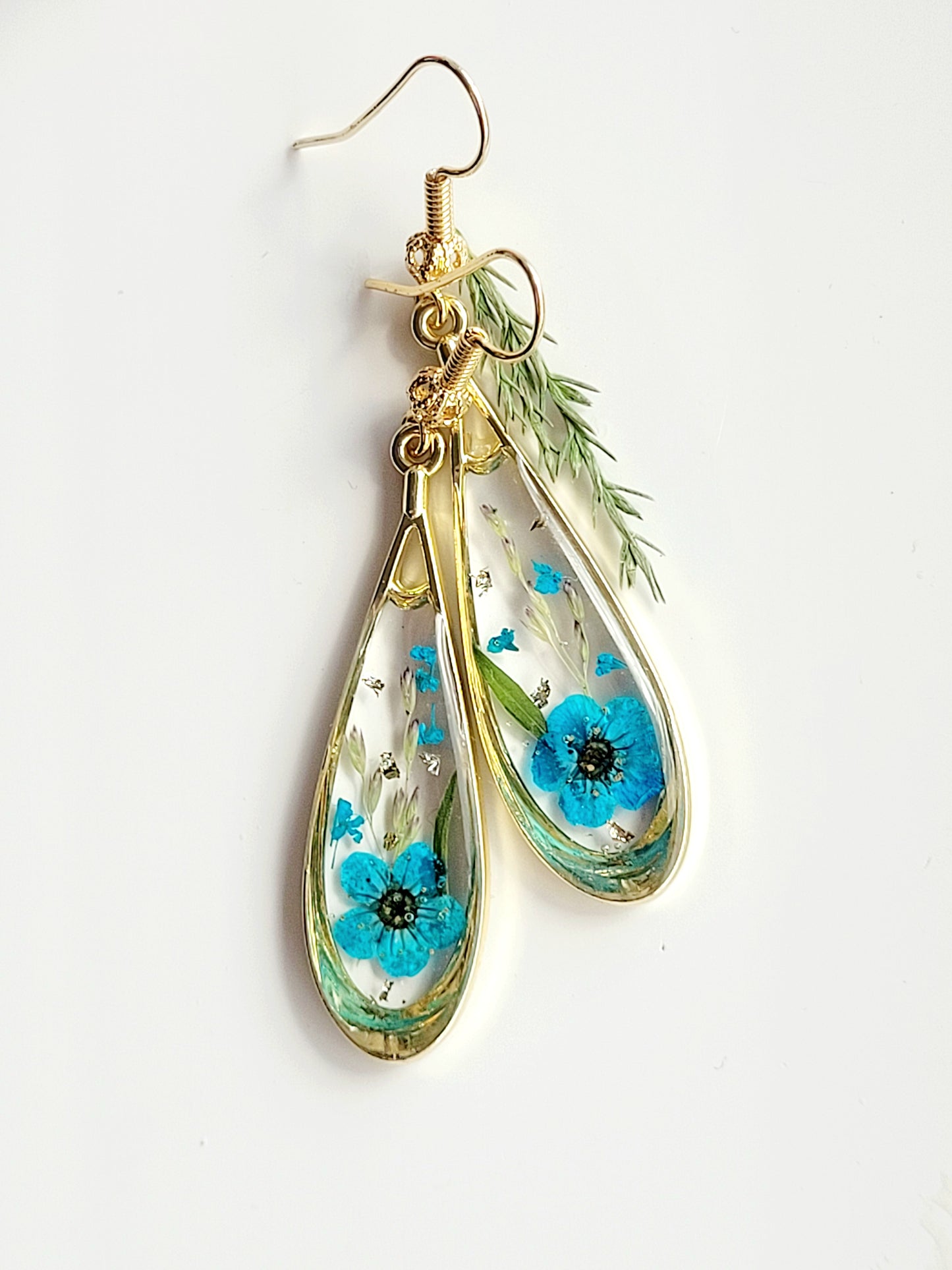Botanical, handcrafted earrings with real genuine wildflowers. Mothers day gift. Giftf or her. Unique Gift. Cottage core earrings tear-drop earrings