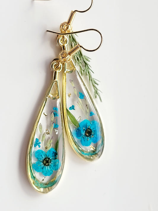 Botanical, handcrafted earrings with real genuine wildflowers. Mothers day gift. Giftf or her. Unique Gift. Cottage core earrings tear-drop earrings
