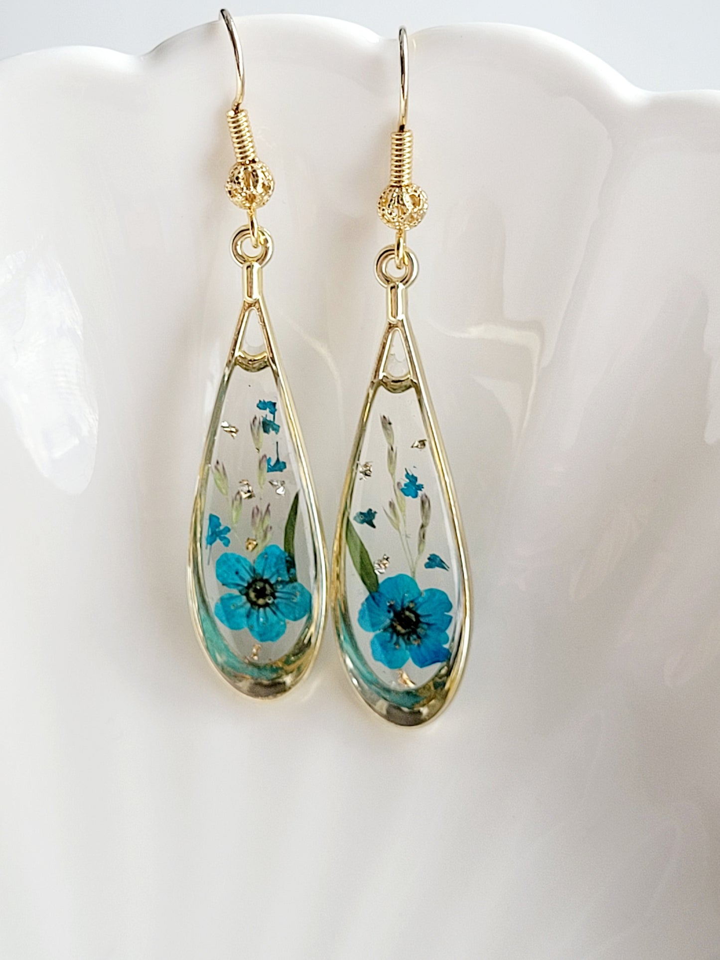 Botanical, handcrafted earrings with real genuine wildflowers. Mothers day gift. Giftf or her. Unique Gift. Cottage core earrings tear-drop earrings