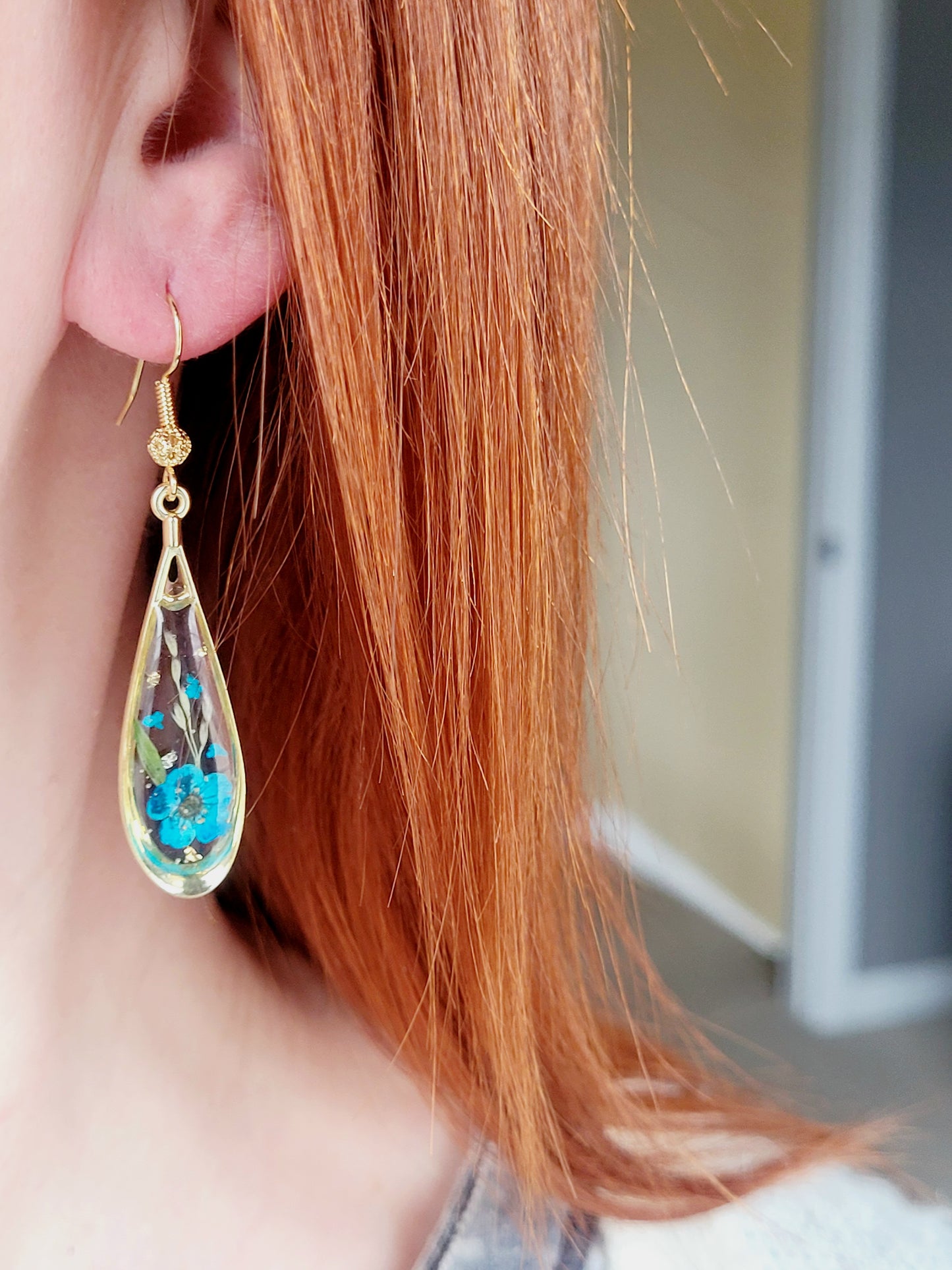 Botanical, handcrafted earrings with real genuine wildflowers. Mothers day gift. Giftf or her. Unique Gift. Cottage core earrings tear-drop earrings