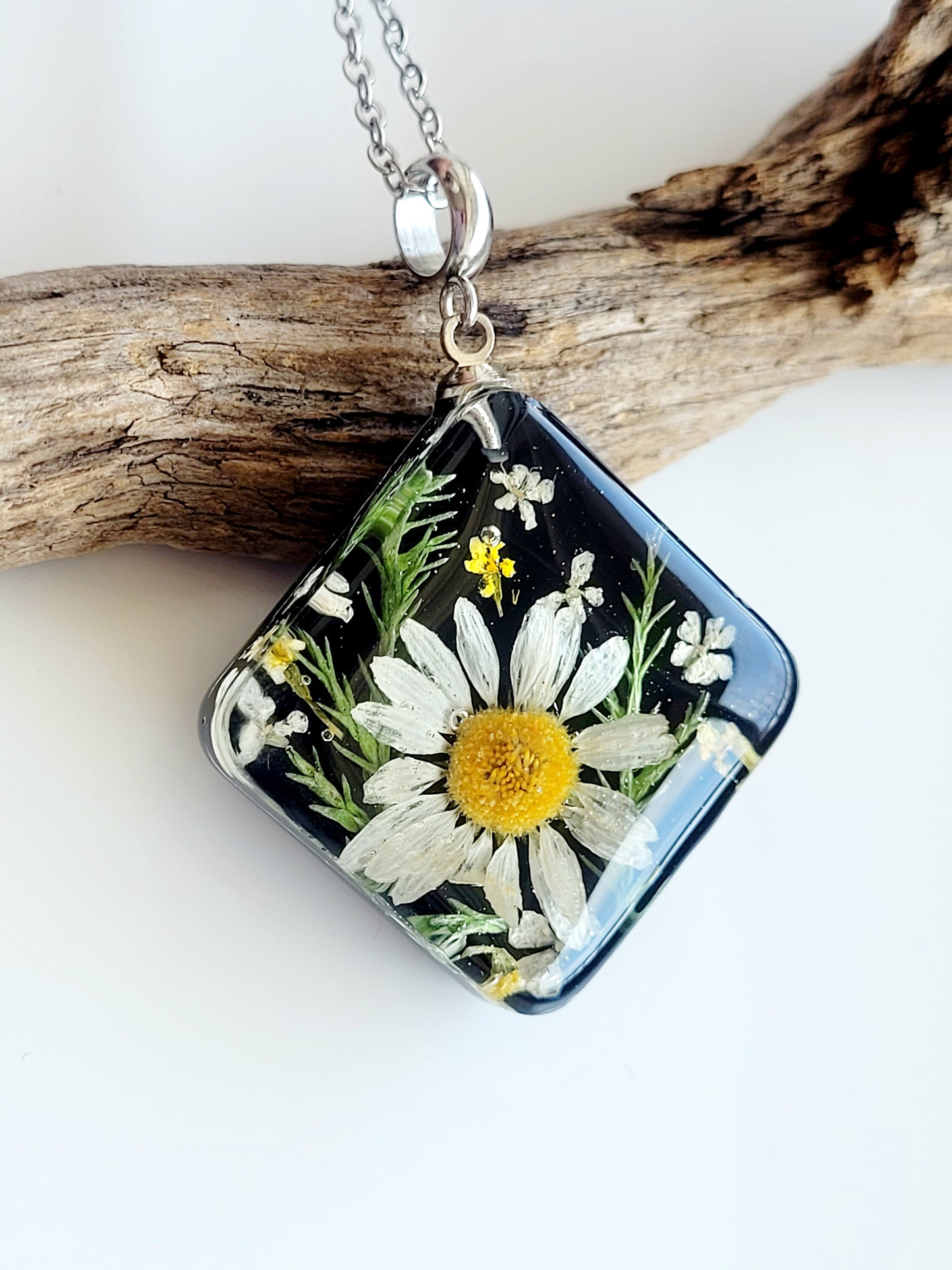 Real Daisy necklace