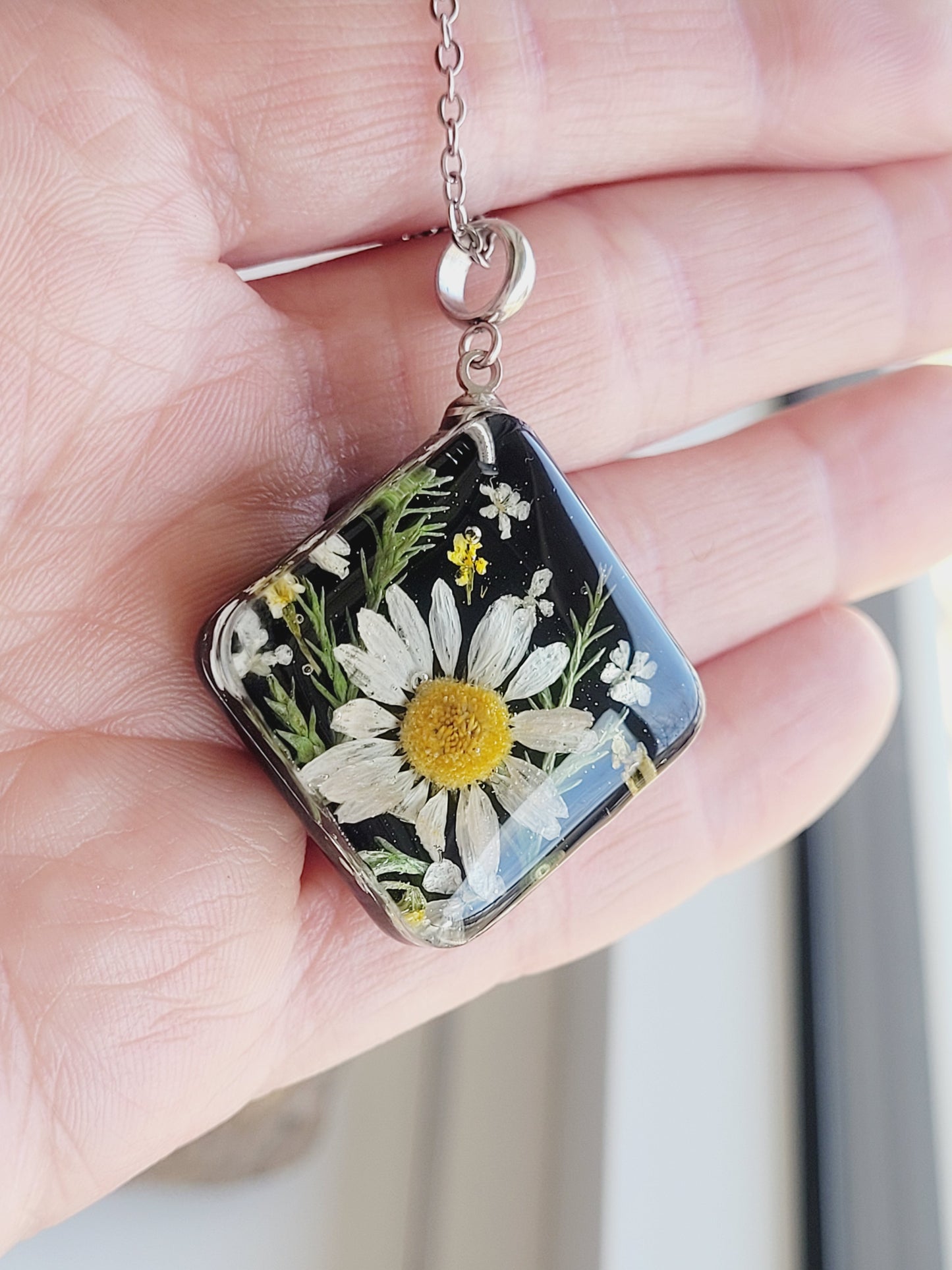 Real Daisy necklace