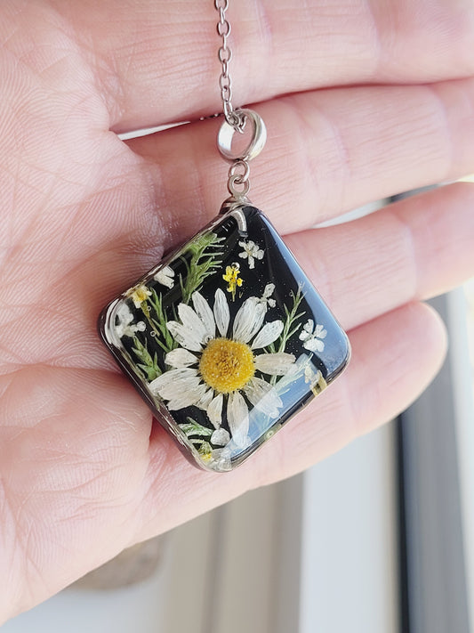 Real Daisy necklace