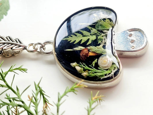 Botanical, handcrafted mushroom necklace with genuine fern and snail shell. Mothers day gift. Giftf or her. Unique Gift. Cottage core jewelry