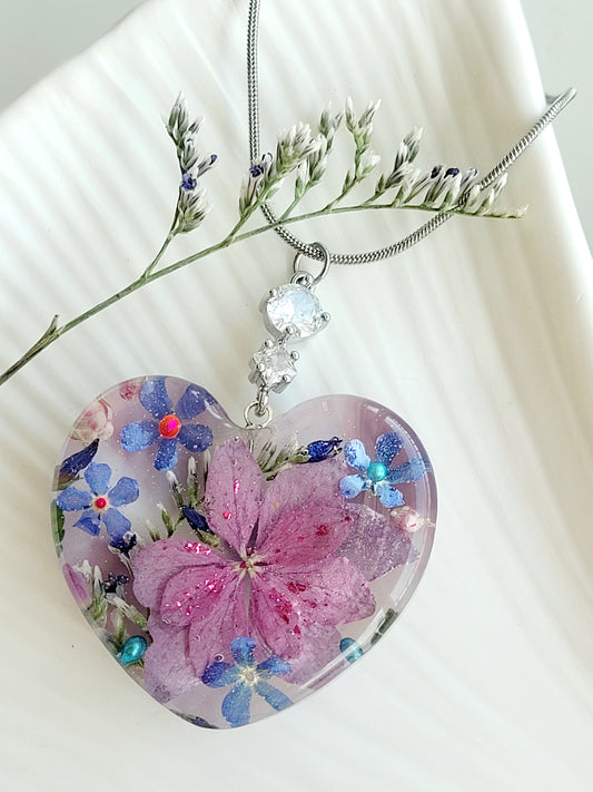 Pink Hydrangea and forget-me-not heart necklace.  Handmade real flower jewelry. Canadian handcrafted jewelry. Unique gift and jewelry