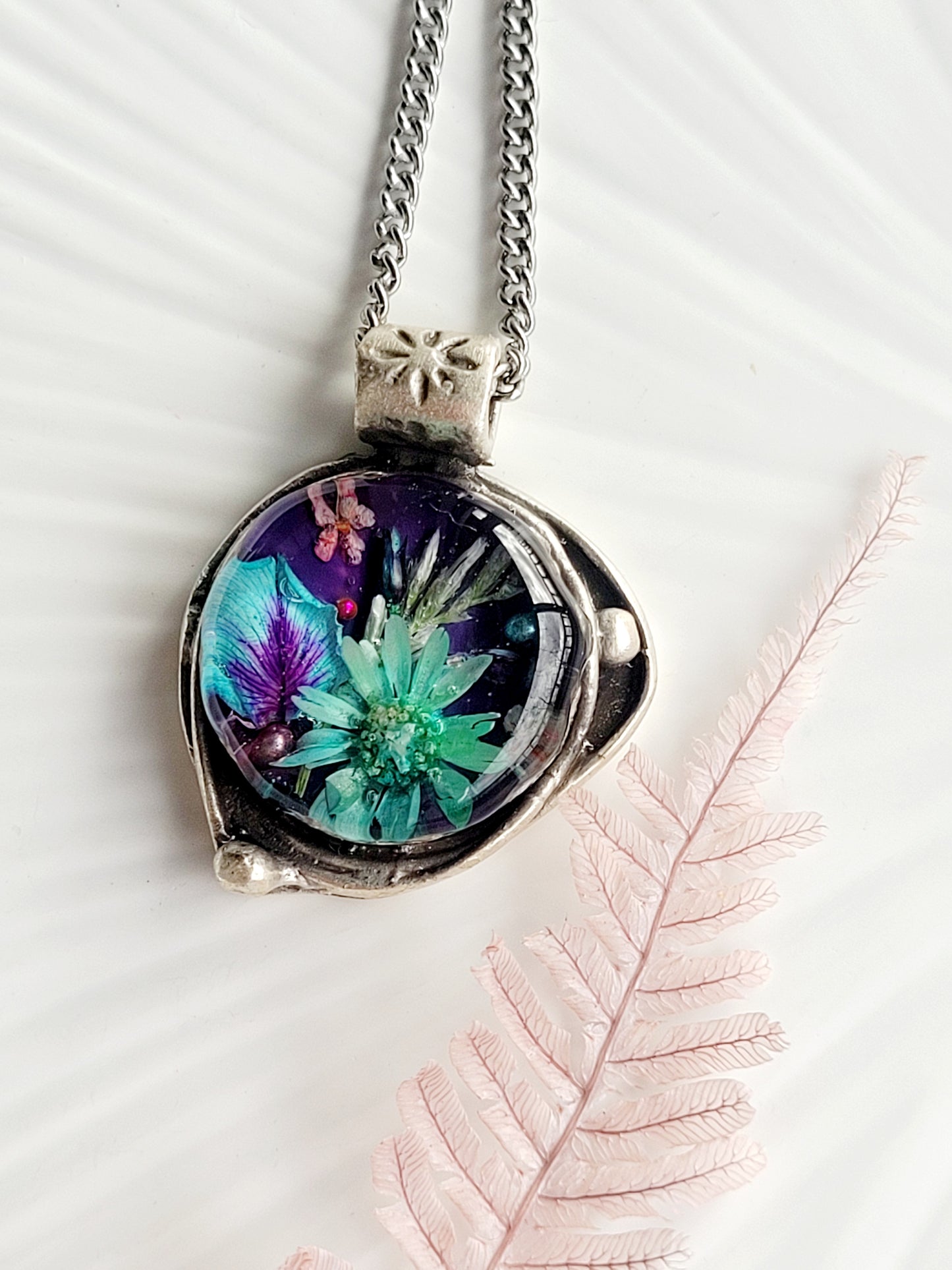 Genuine flower necklace