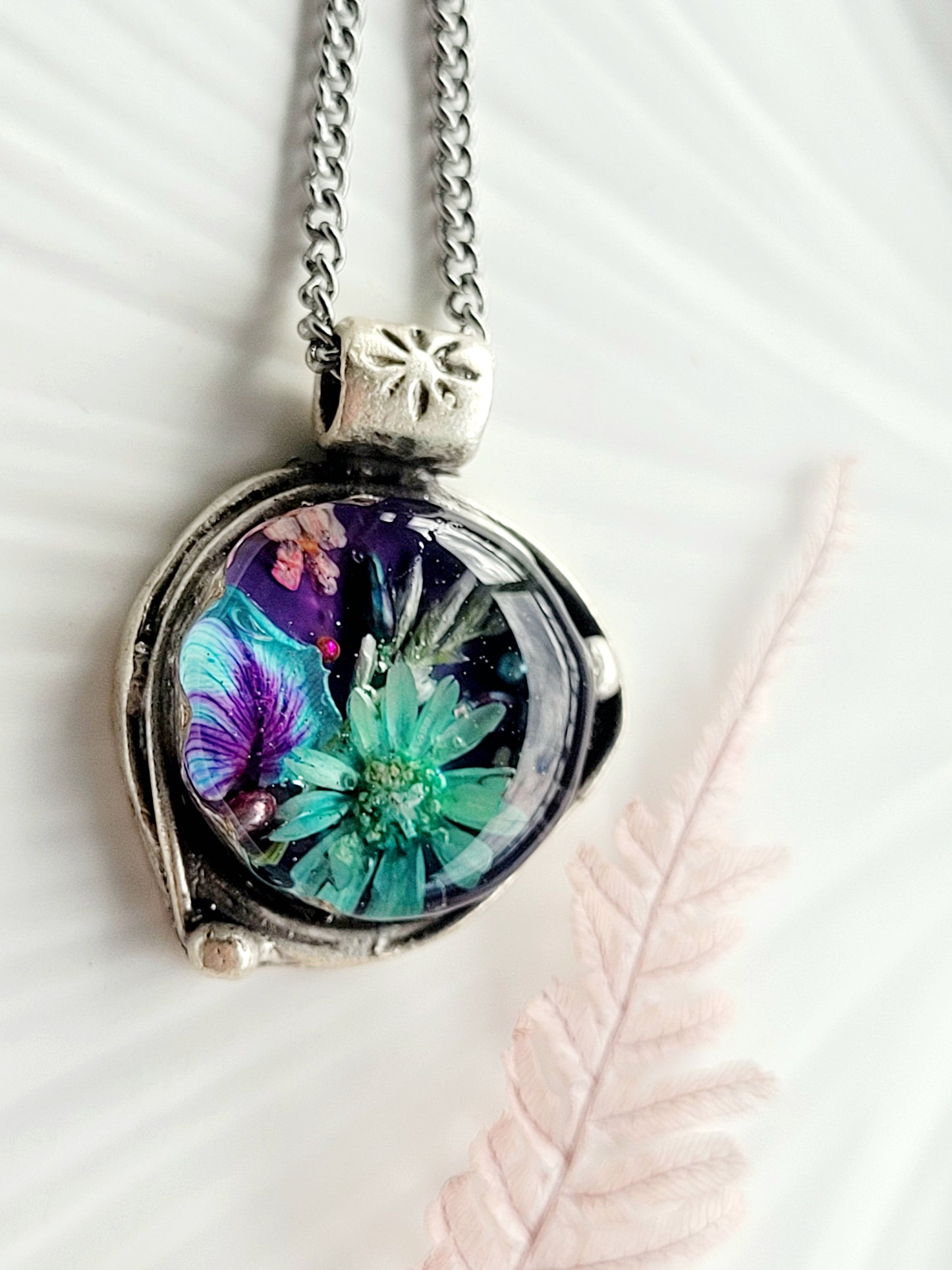 Genuine flower necklace