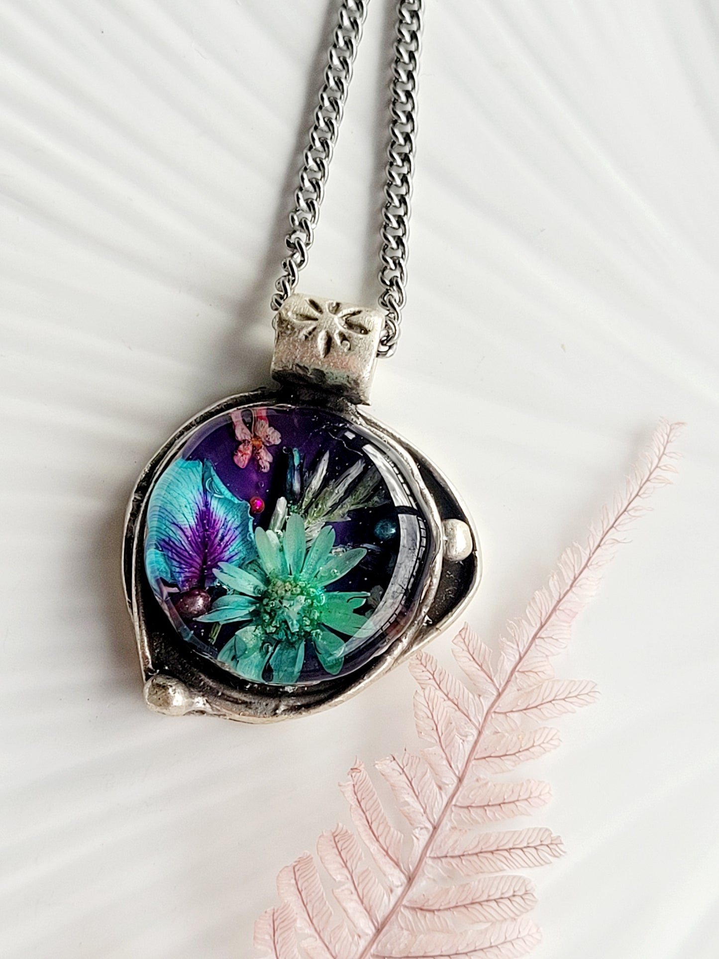 Genuine flower necklace