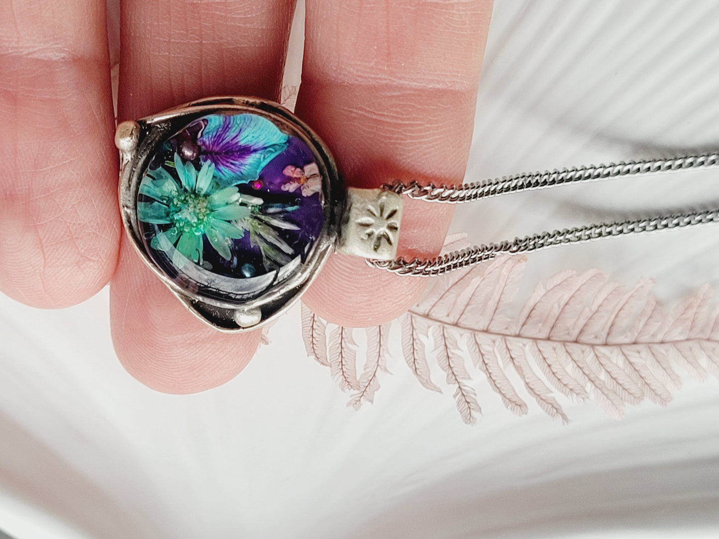 Genuine flower necklace