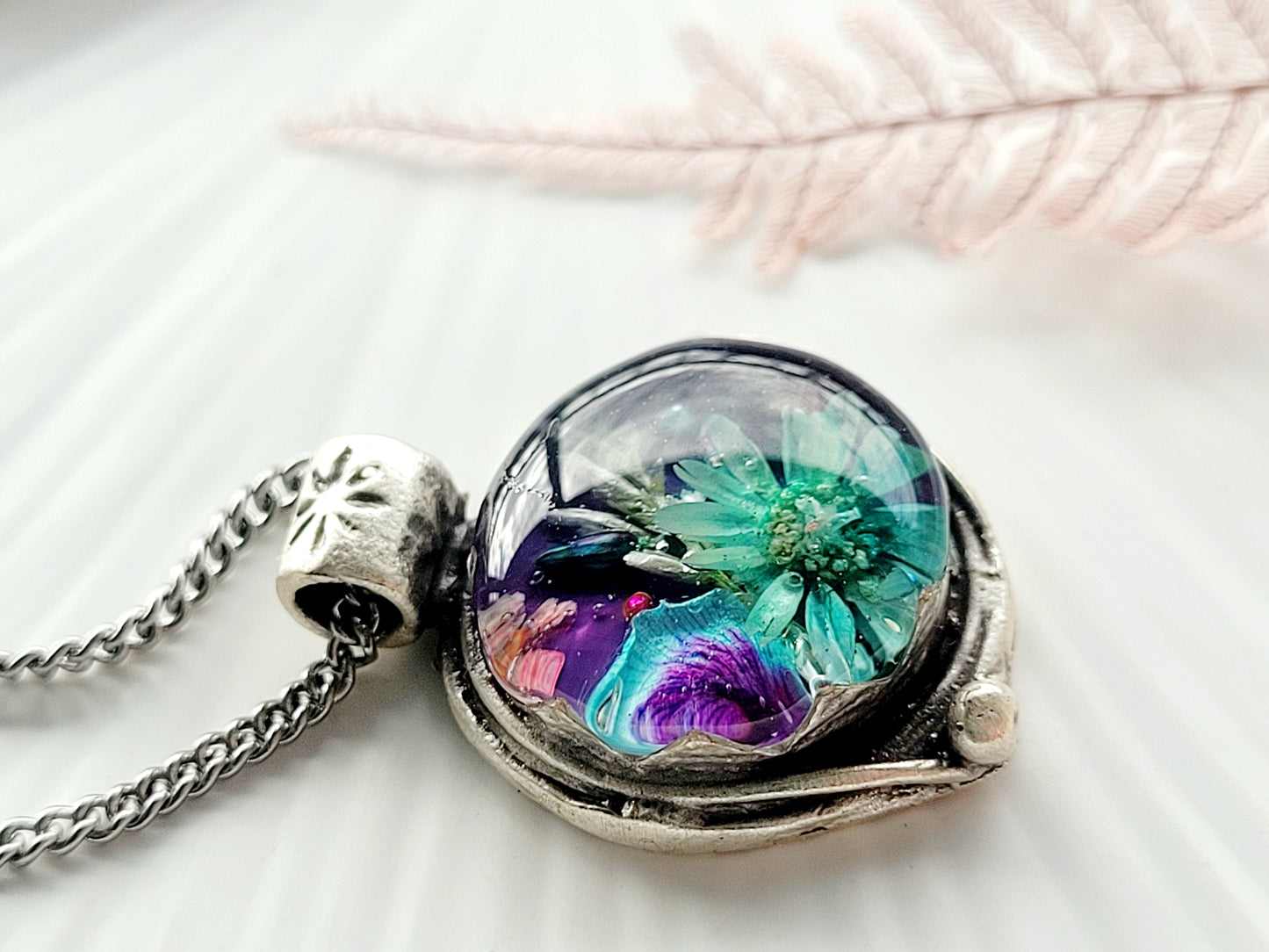 Genuine flower necklace