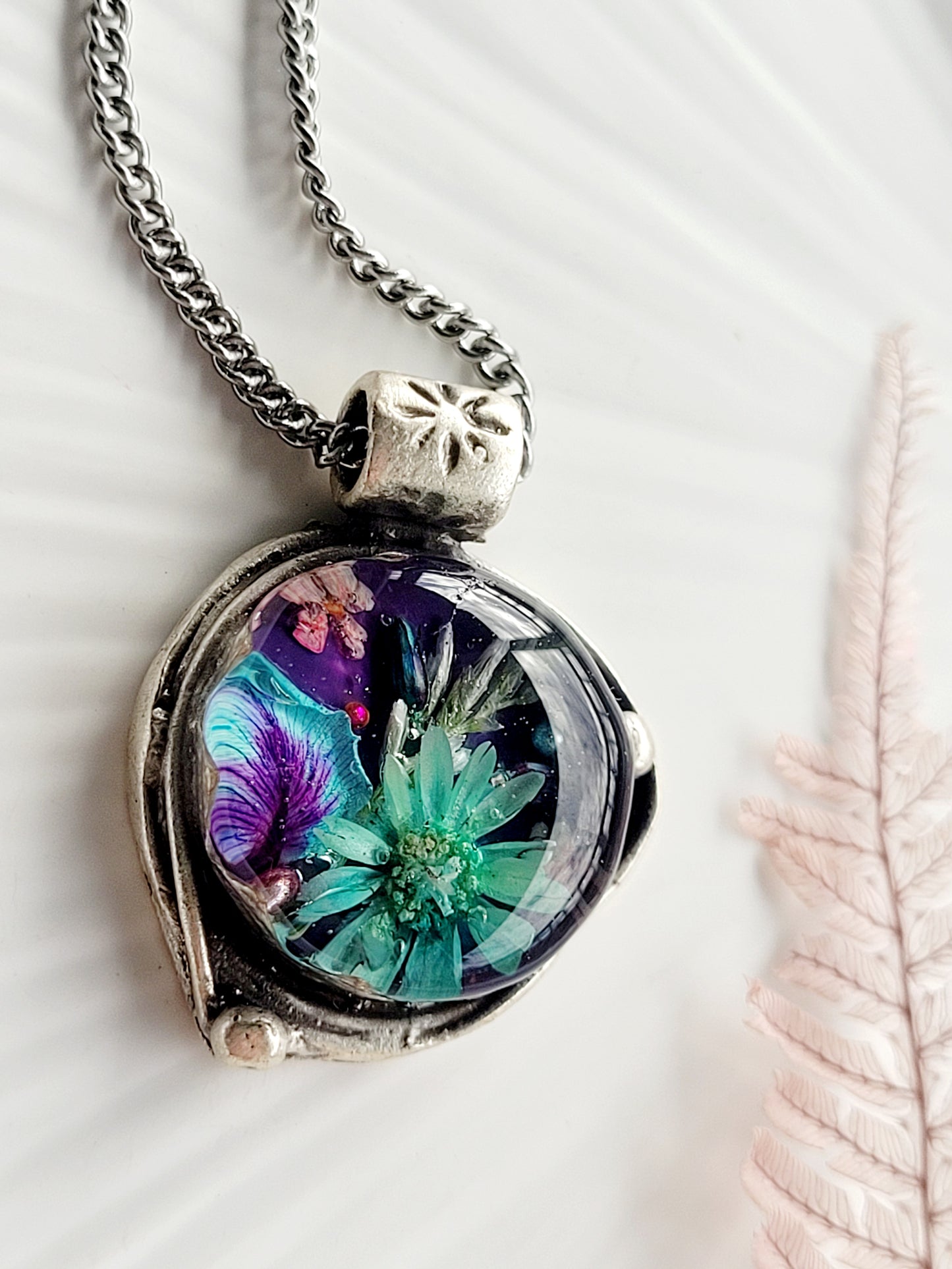 Genuine flower necklace