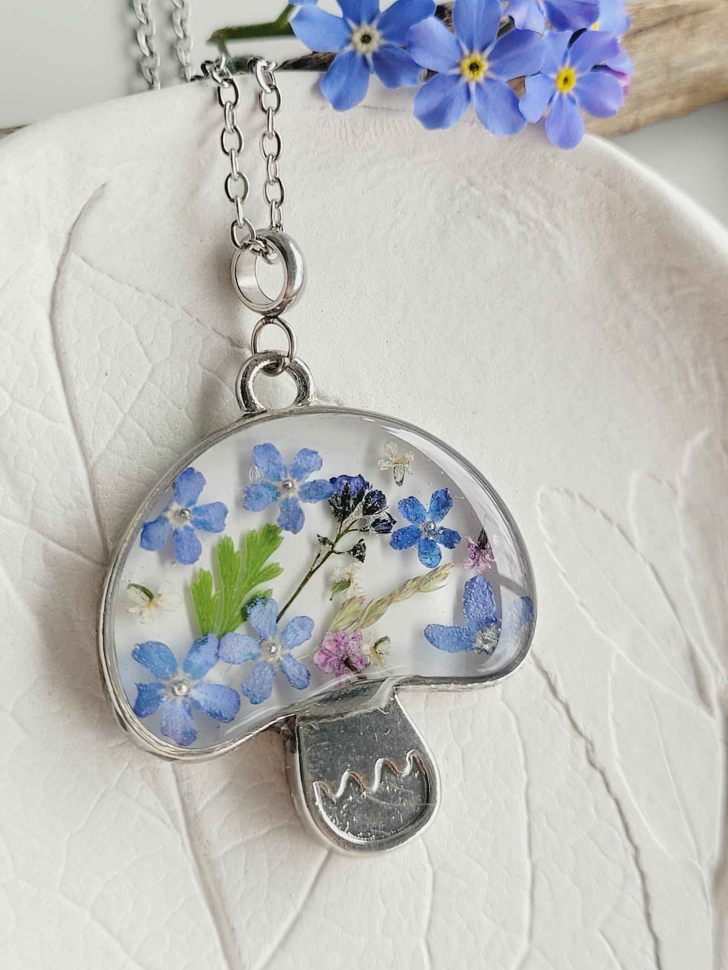 Botanical floral necklace with Foget-me-not flowers
