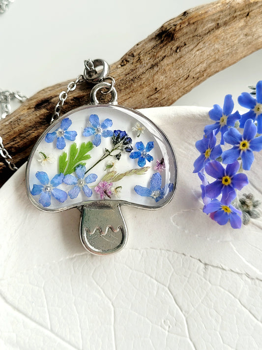 Botanical floral necklace with Foget-me-not flowers