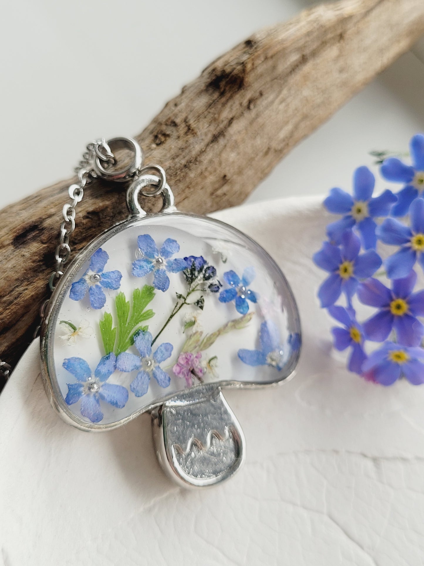 Botanical floral necklace with Foget-me-not flowers