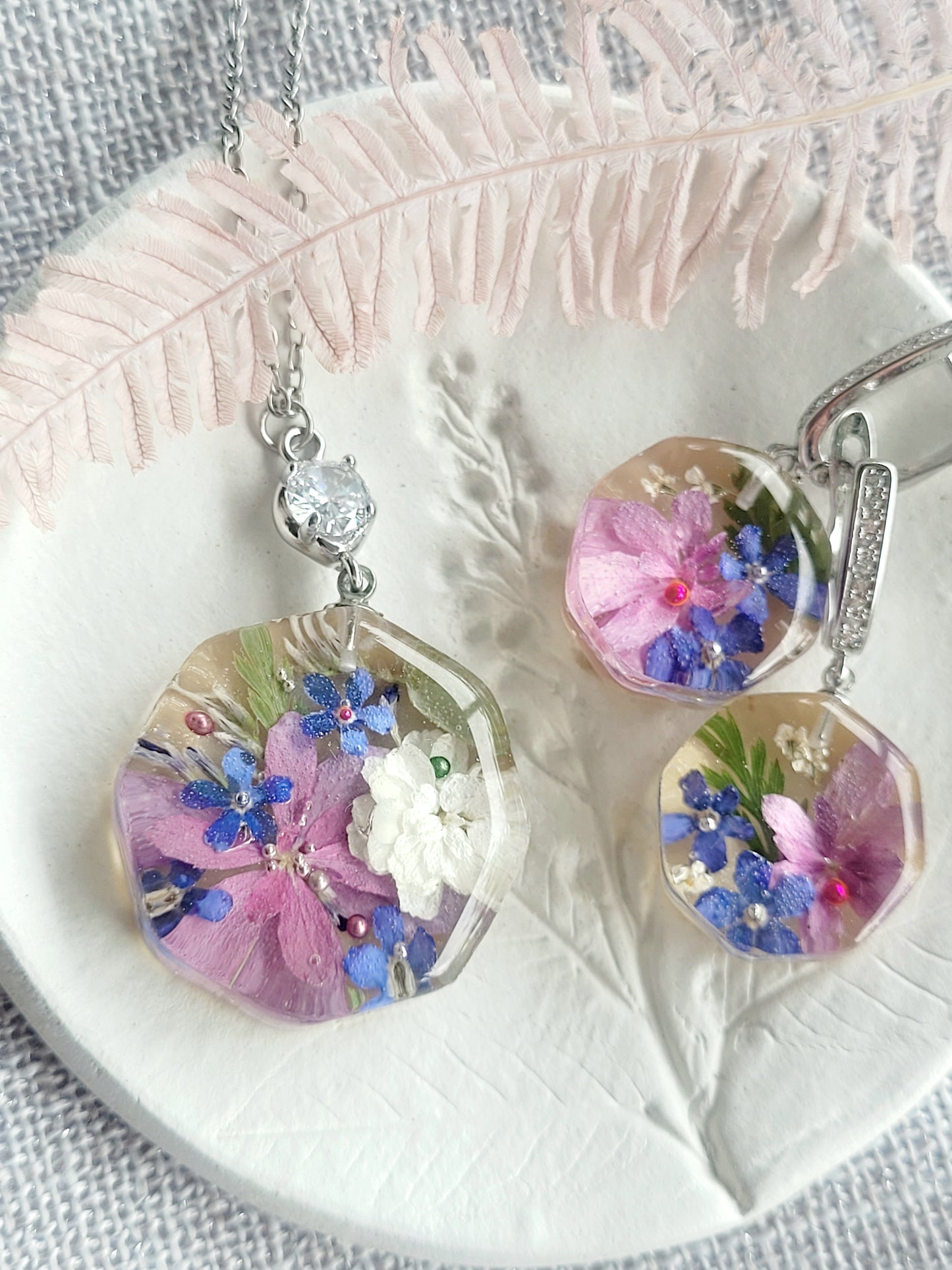 Handcrafted NECKLACE with real flowers foget me not and hydrangea.