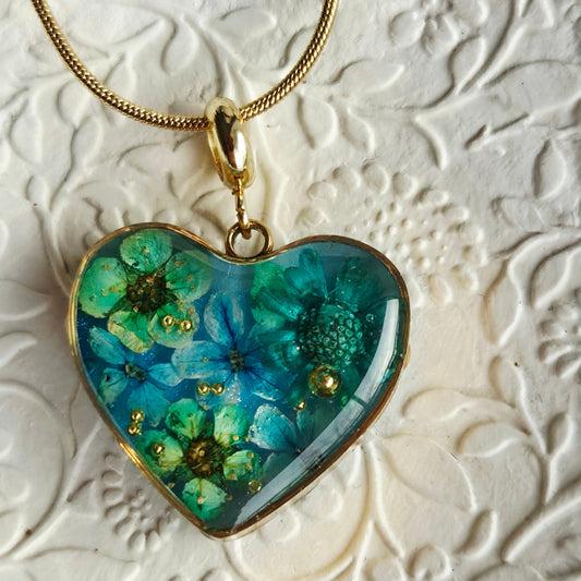 Botanical heart necklace with real flower. Giftf or her. Handcrafted real flower jewelry