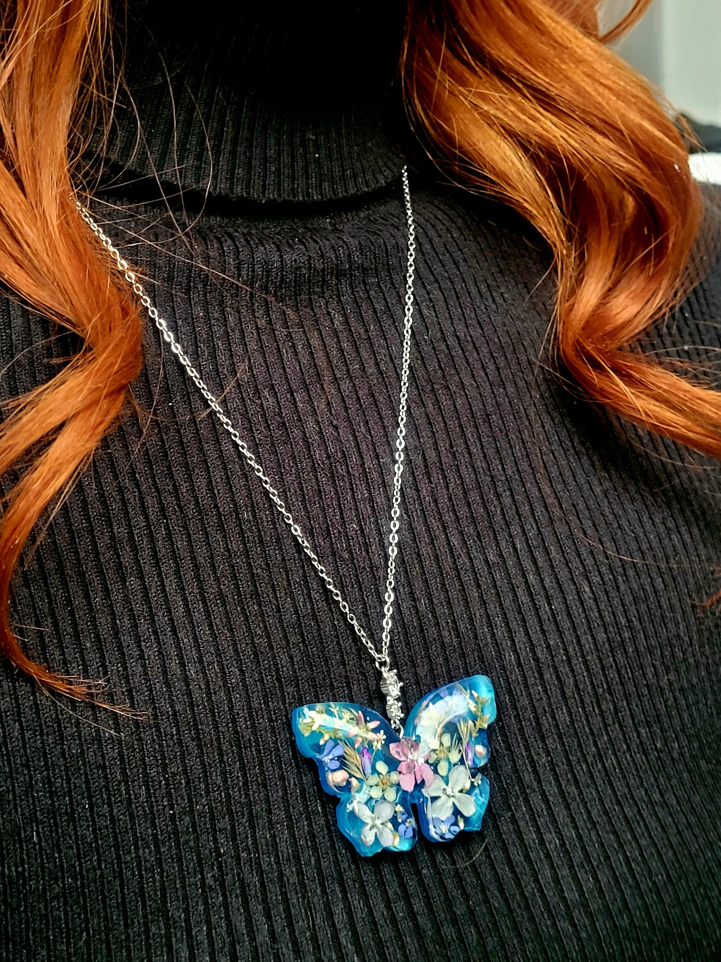 Handcrafted Butterfly Necklace with hydrangea and lilac – 50 mm Pendant on 70 cm Hypoallergenic Stainless-Steel Chain