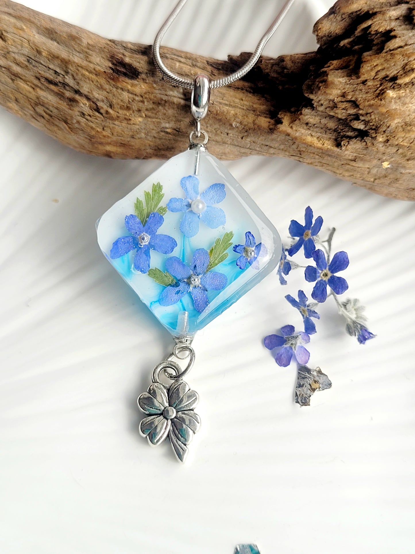 Foget-me-not handcrafted necklace with genuine flowers