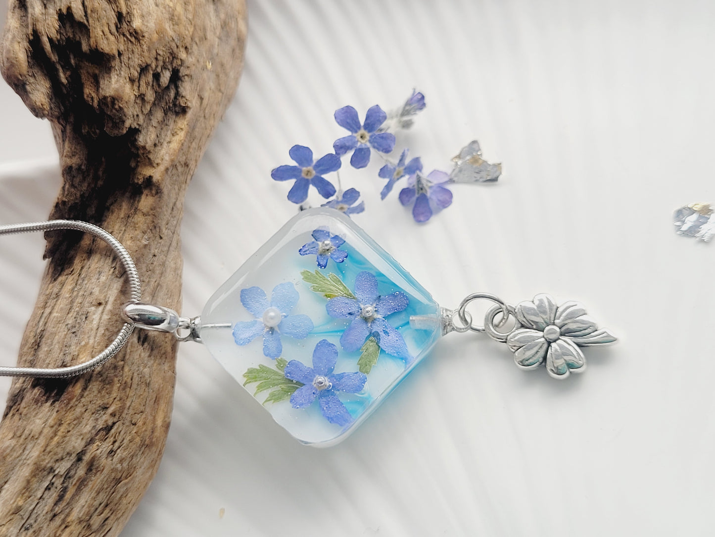Foget-me-not handcrafted necklace with genuine flowers