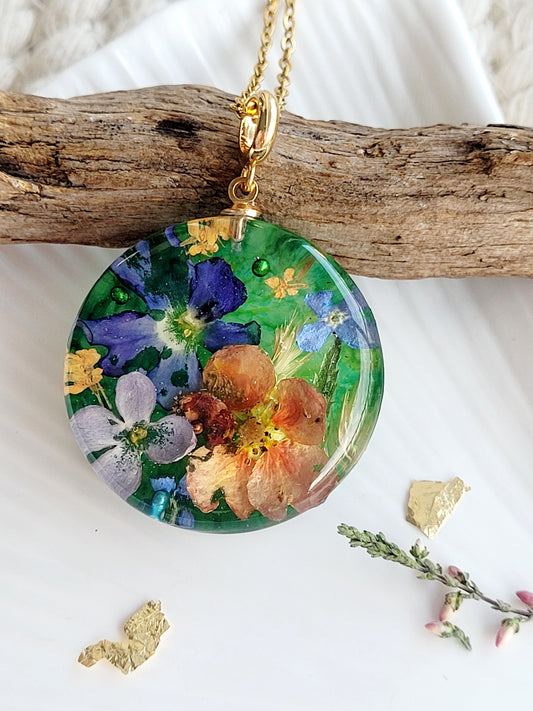 Real lilac and real flower necklace