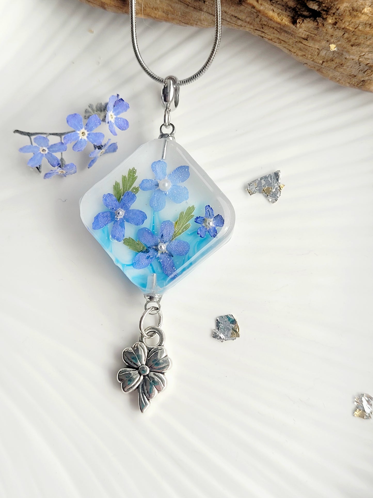 Foget-me-not handcrafted necklace with genuine flowers