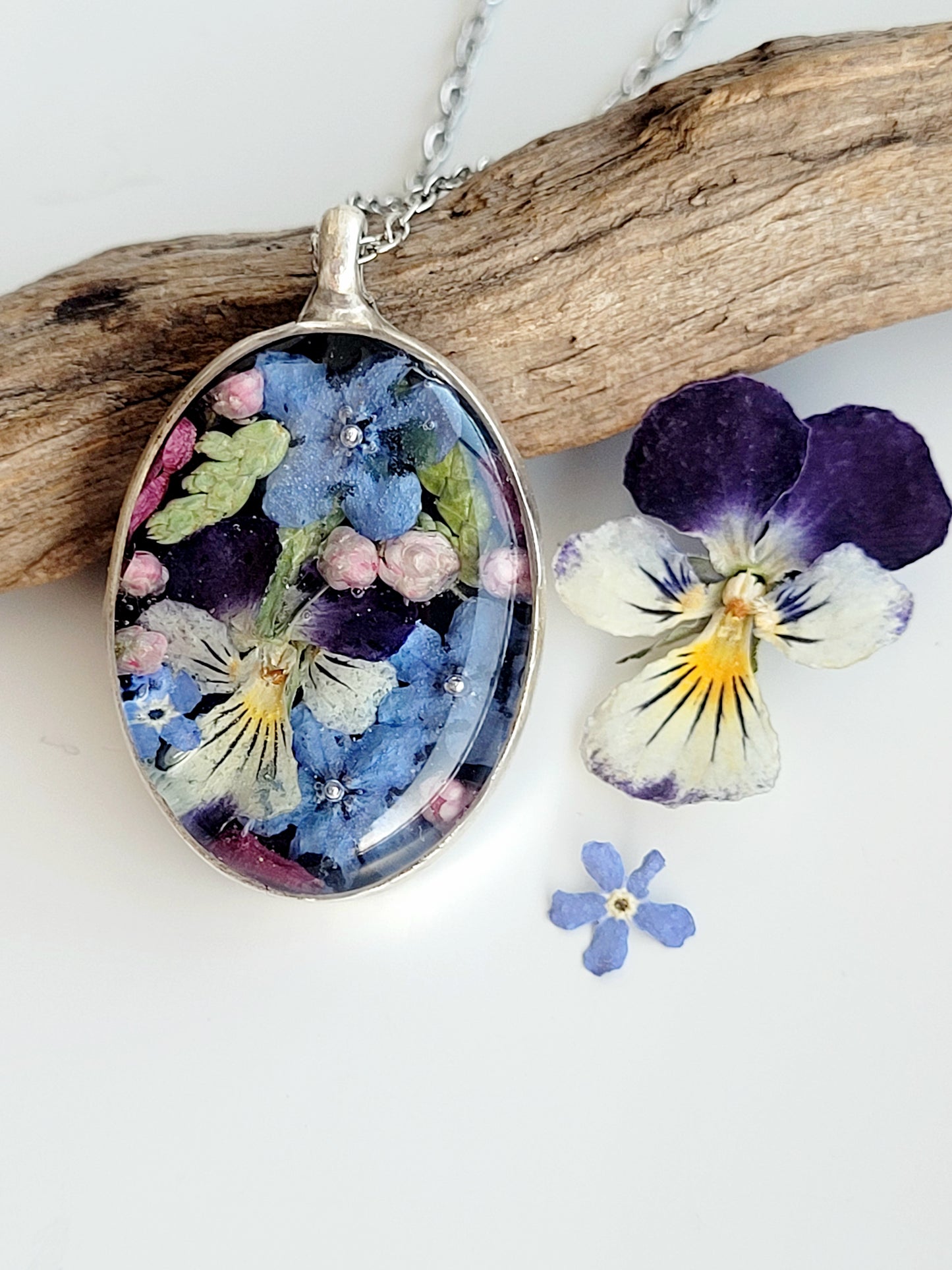 Pansy and foget me not floral necklace. Botanical necklace with genuine flowers. Unique jewelry and gift