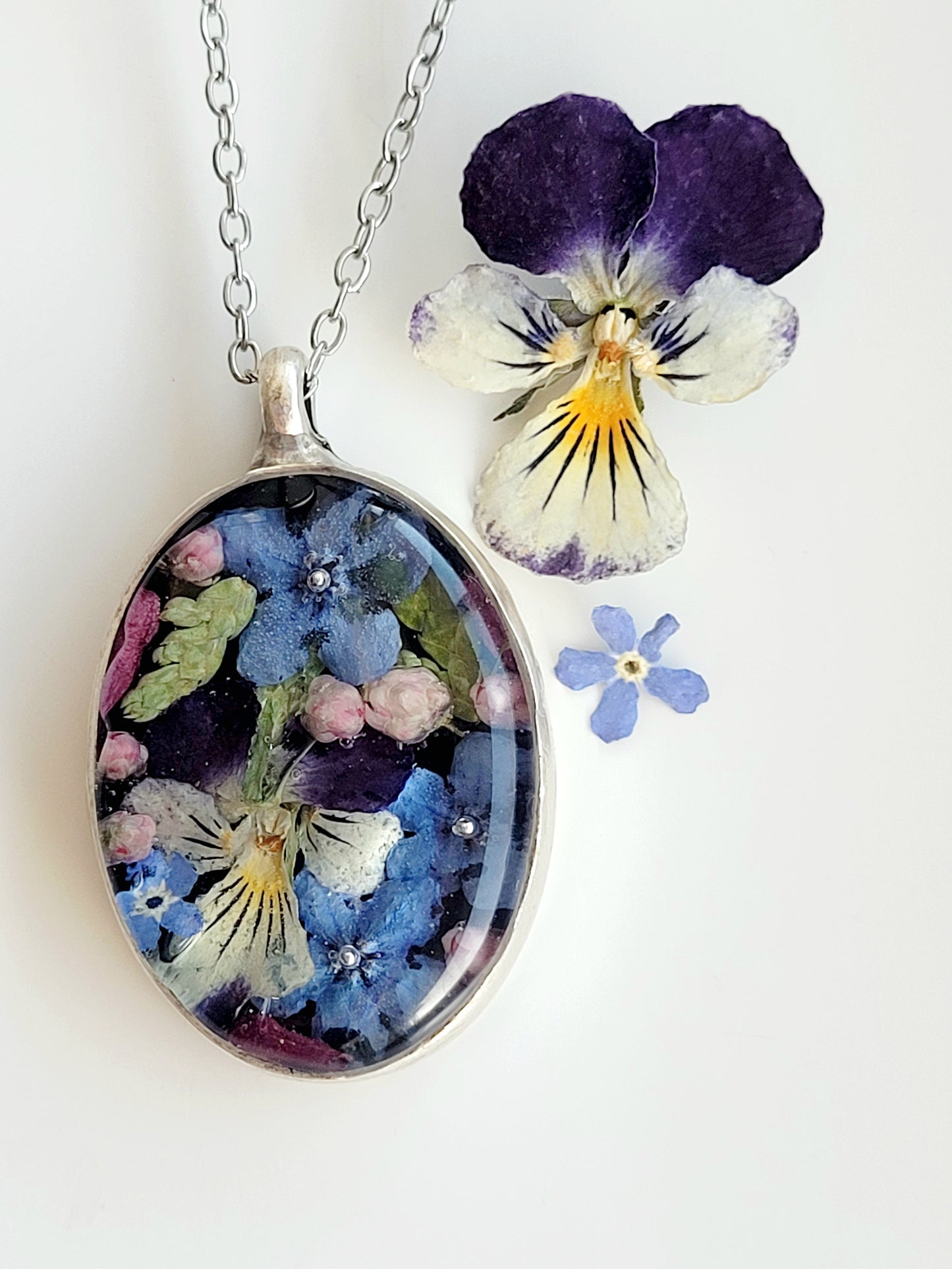 Pansy and foget me not floral necklace. Botanical necklace with genuine flowers. Unique jewelry and gift