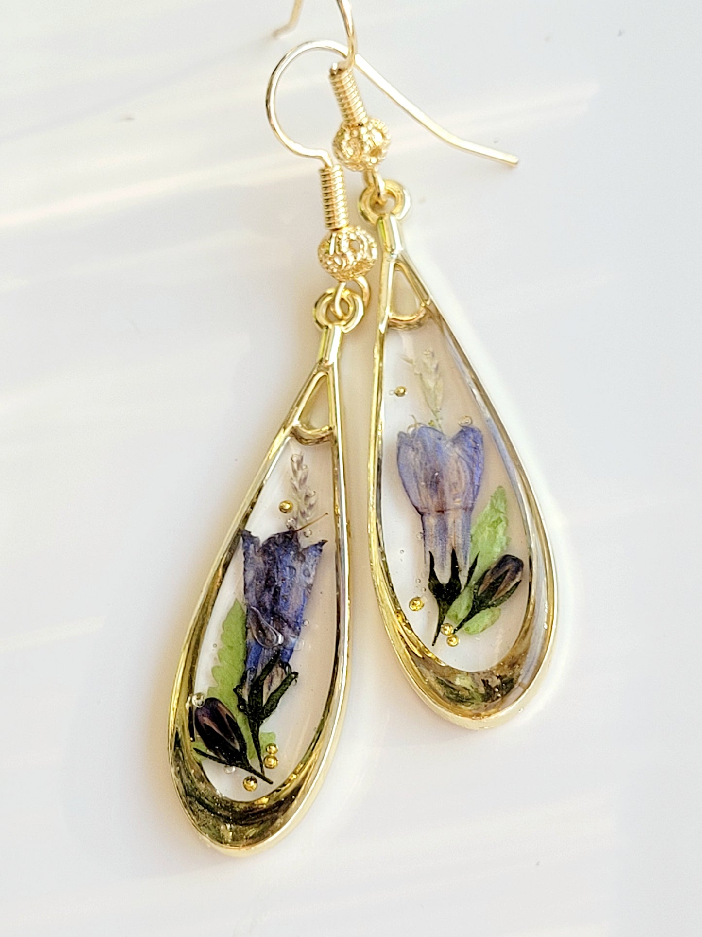 Botanical, handcrafted earrings with real genuine blue bell flower. Mothers day gift. Giftf or her. Unique Gift. Cottage core earrings blue bell tear-drop earrings