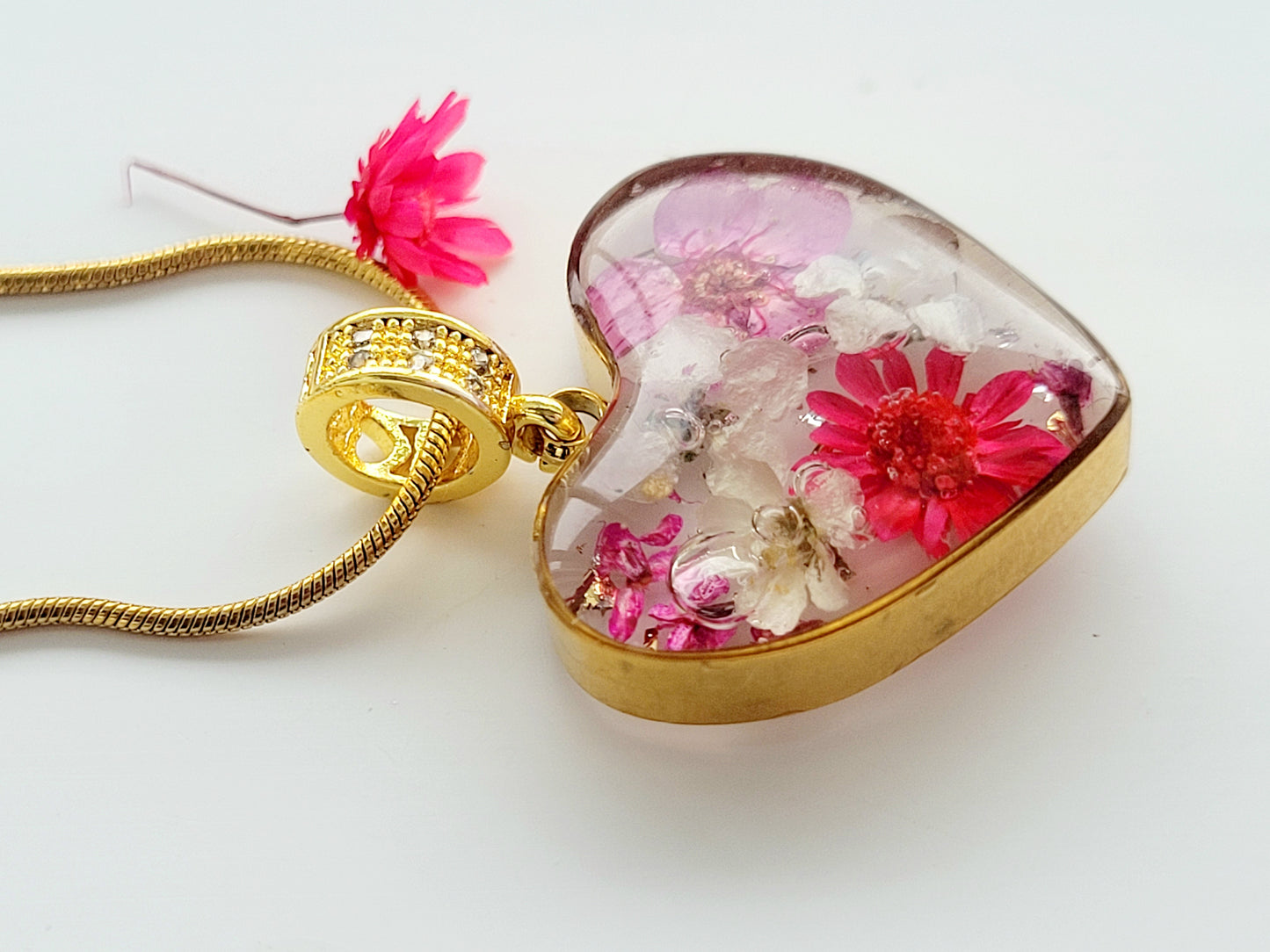 Pink flower heart necklace with genuine flowers