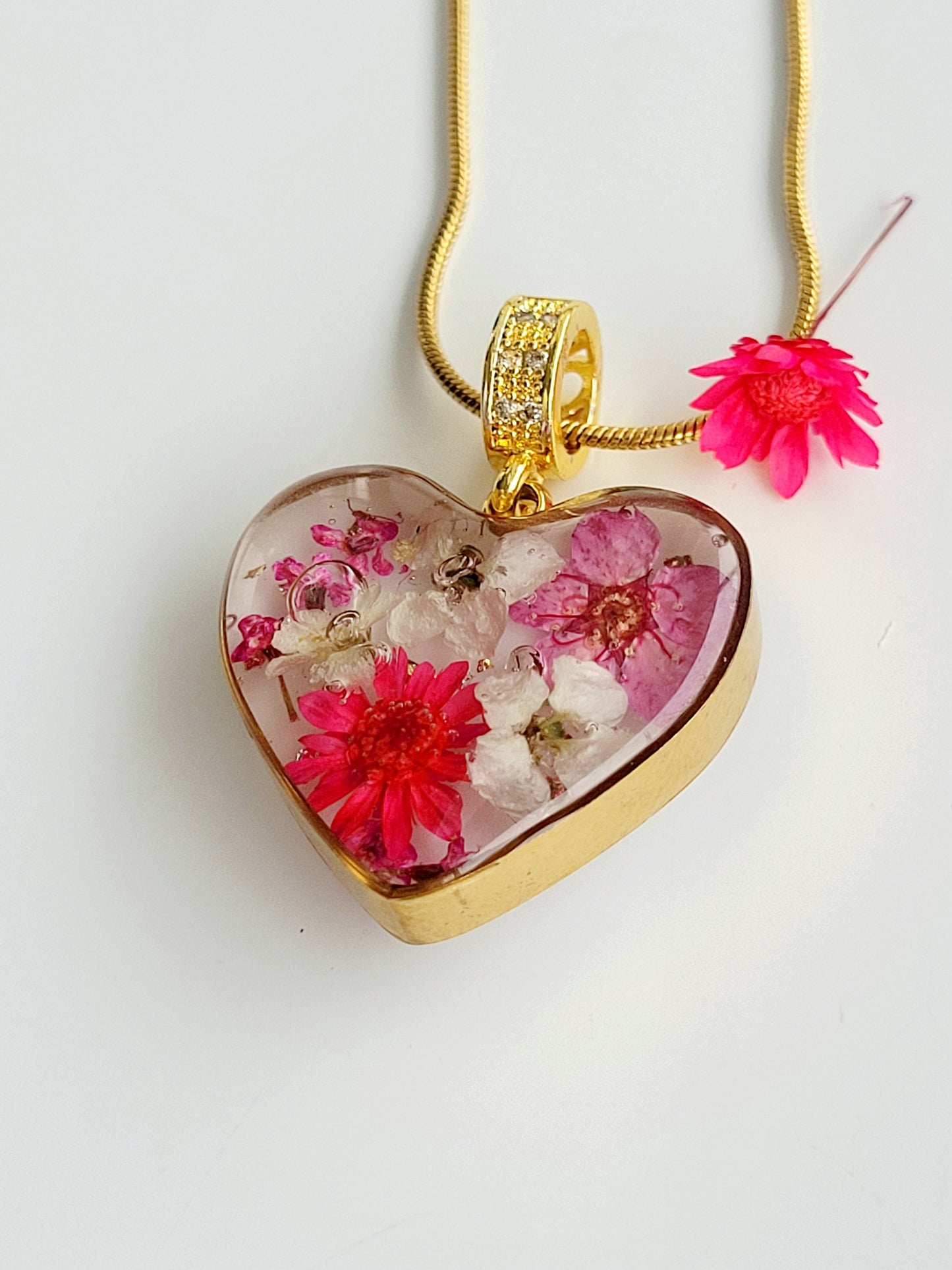 Pink flower heart necklace with genuine flowers