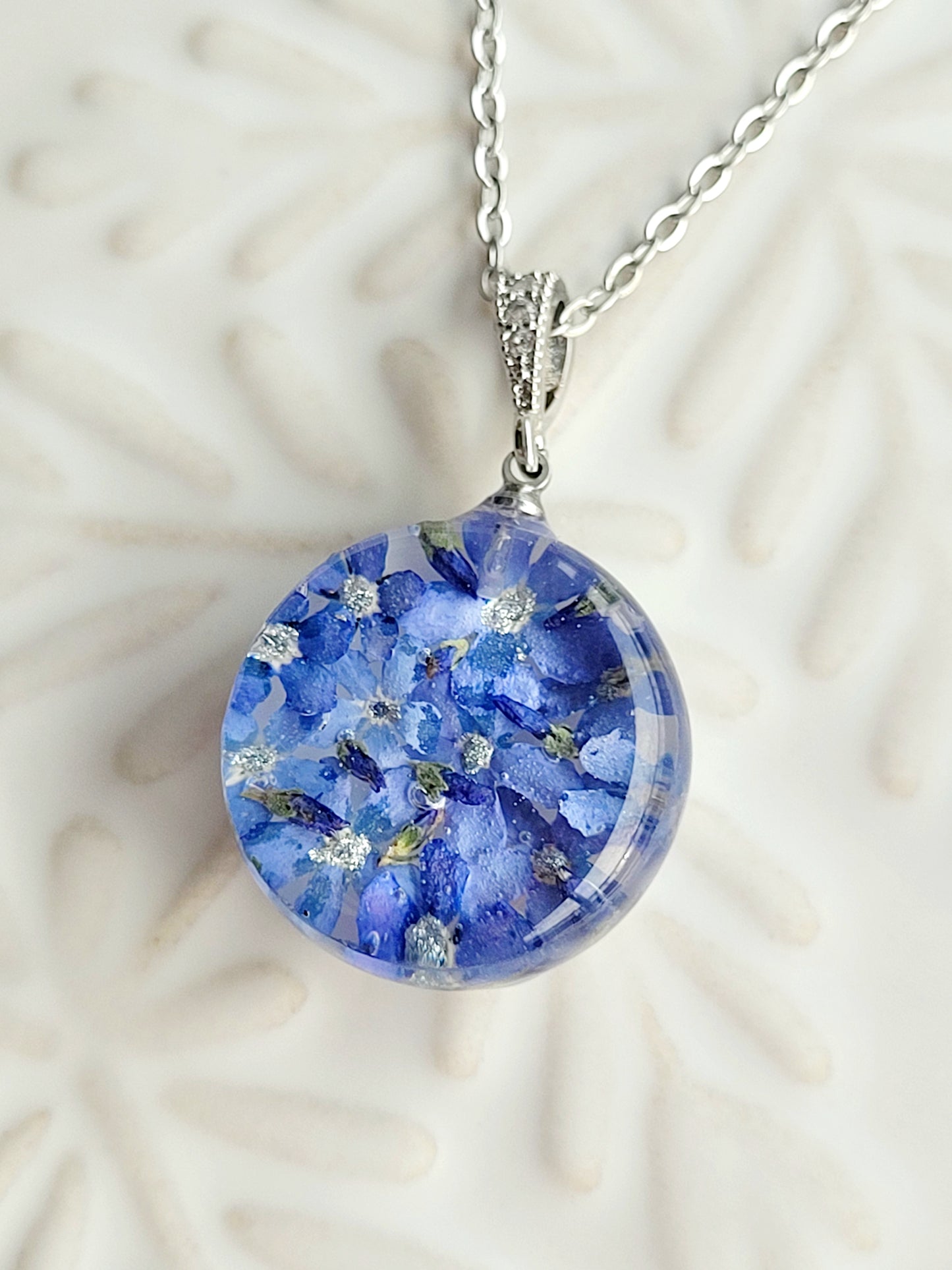 Foget me not flower round necklace