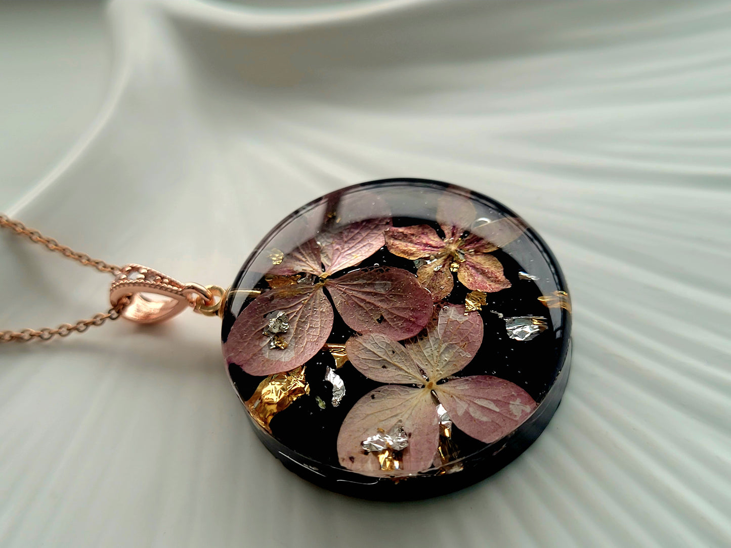 Hydrangea, lilac &  wildflower Necklace – Real Flowers in Resin (30 mm Pendant, 50 cm Chain)