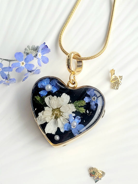 White pearl and Foget-me-not flower heart necklace with genuine flowers