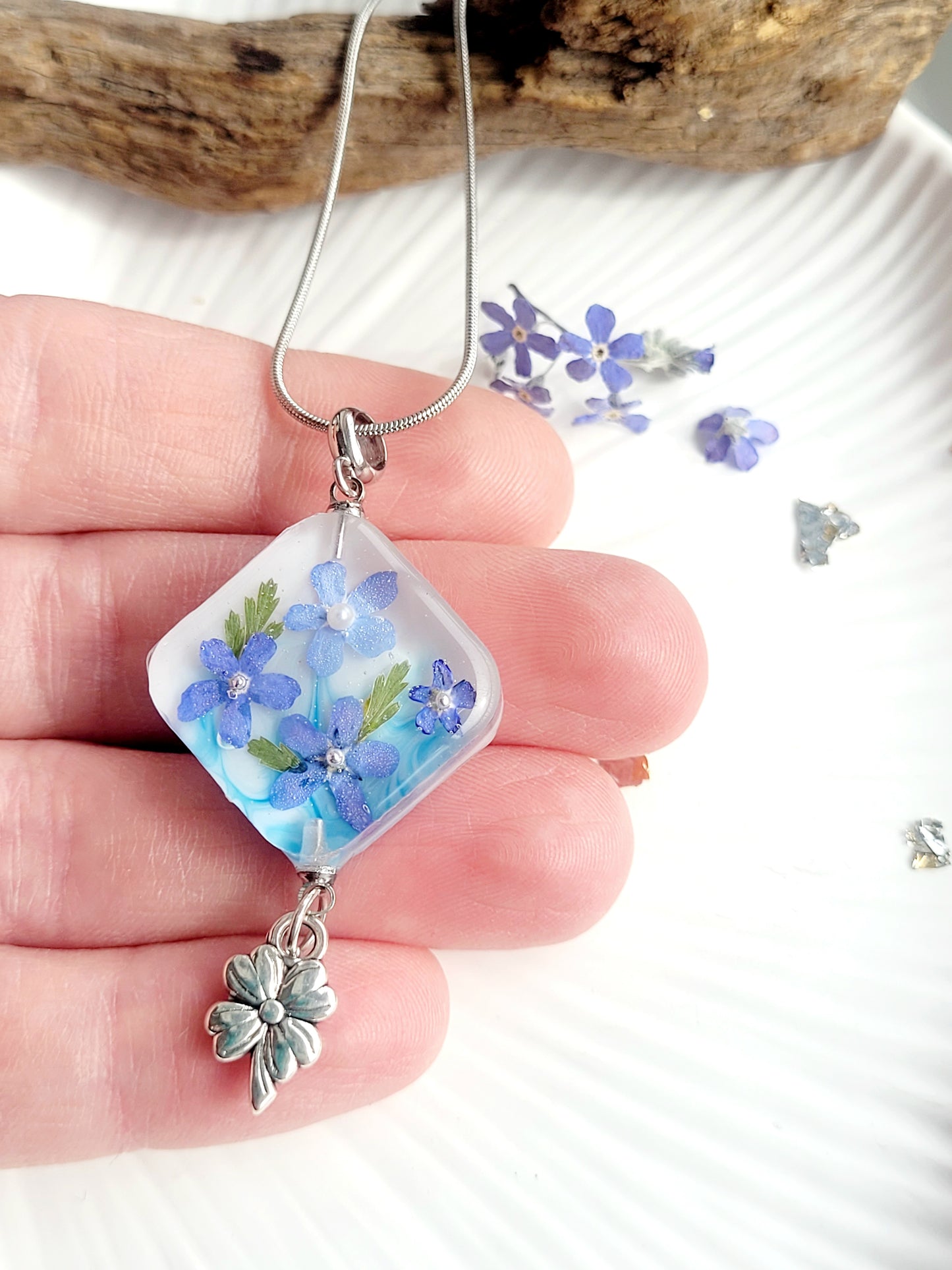 Foget-me-not handcrafted necklace with genuine flowers