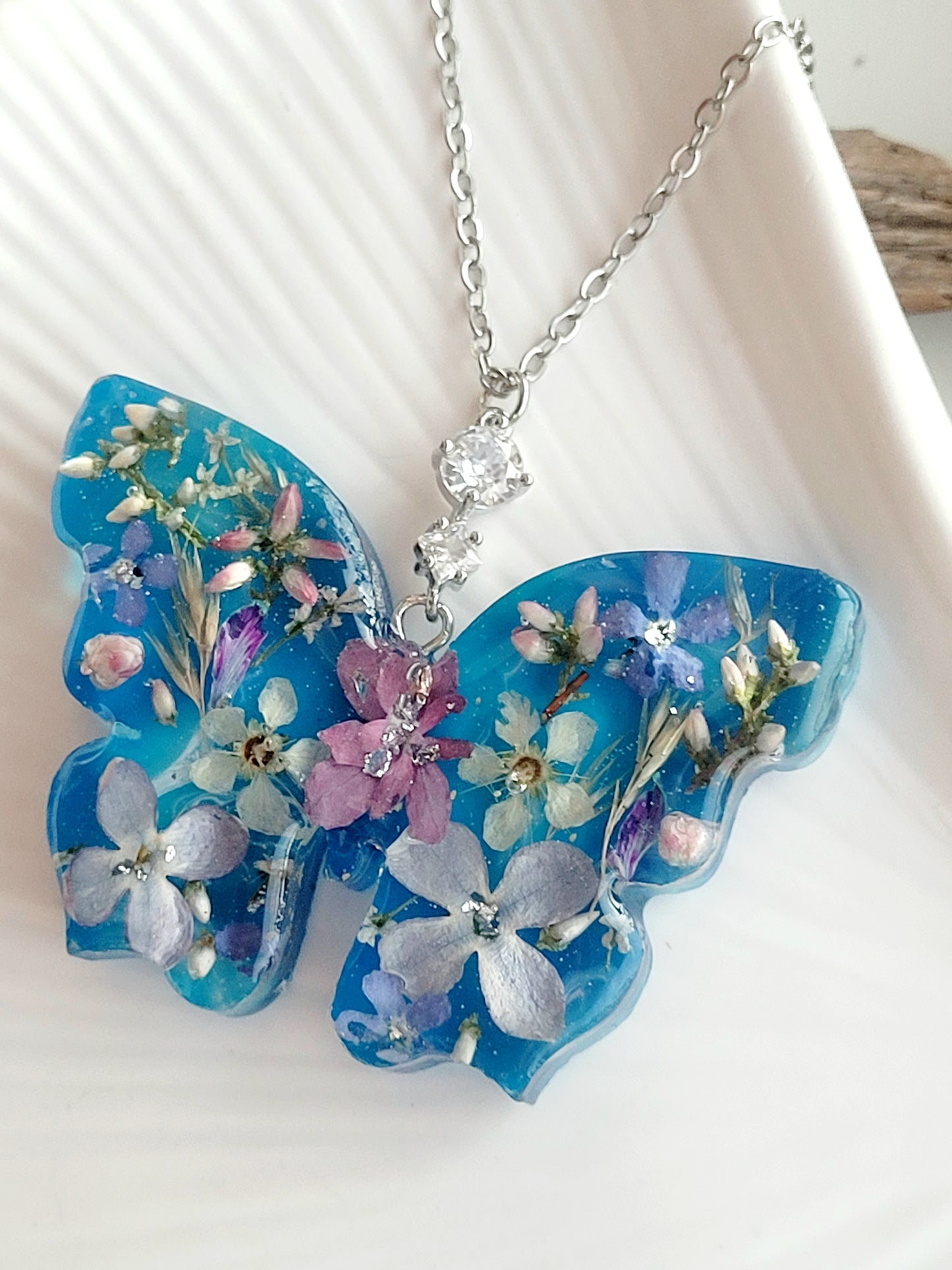 Handcrafted Butterfly Necklace with hydrangea and lilac – 50 mm Pendant on 70 cm Hypoallergenic Stainless-Steel Chain