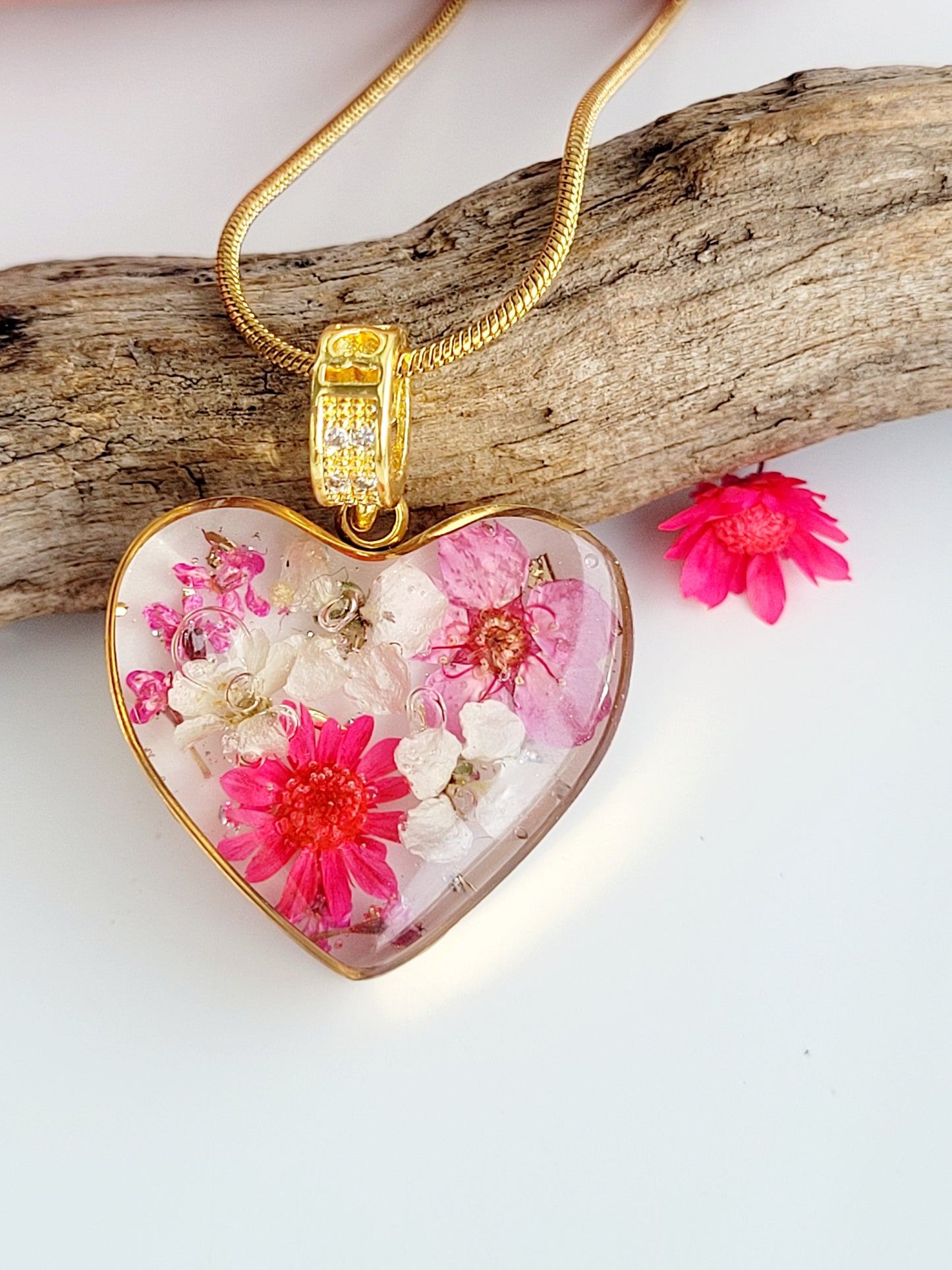 Pink flower heart necklace with genuine flowers