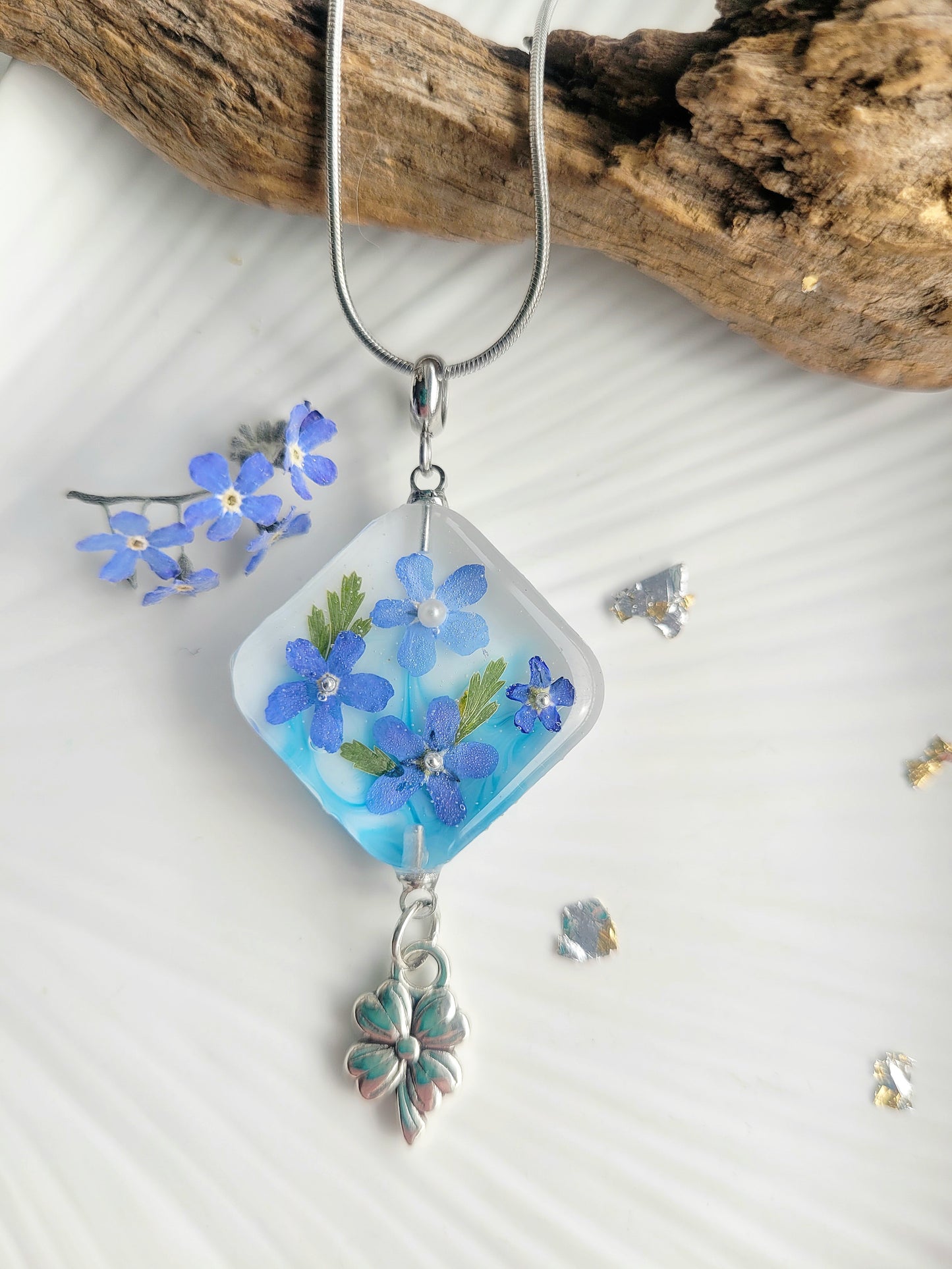 Foget-me-not handcrafted necklace with genuine flowers
