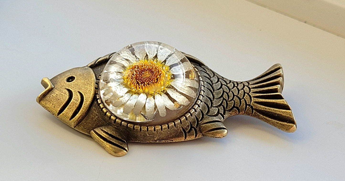 Botanical handcrafted Floral fish broach with genuine daisy