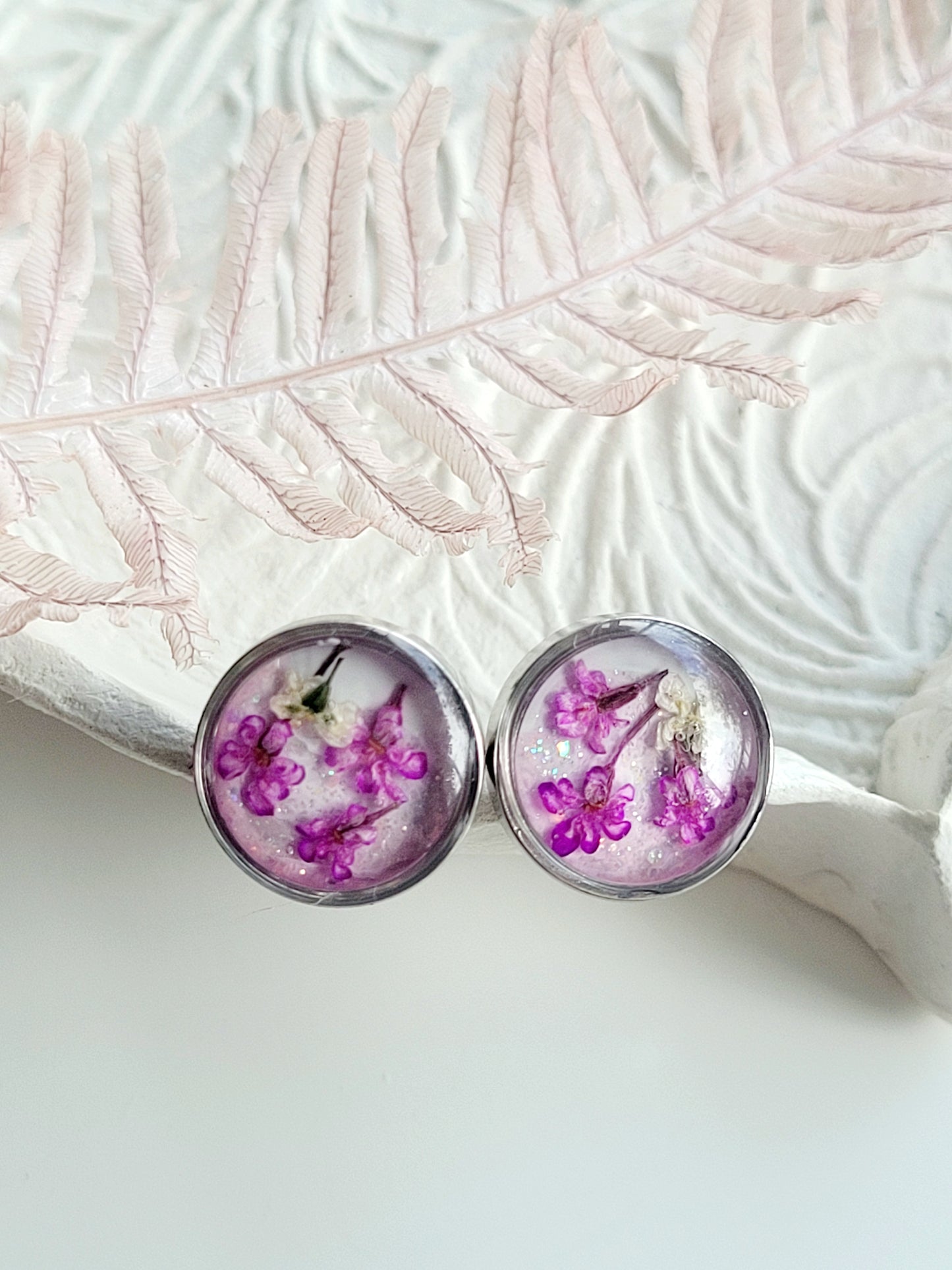 Real flower studs. Pressed flower earrings. Studs. Flower earrings. Small earrings. Gift