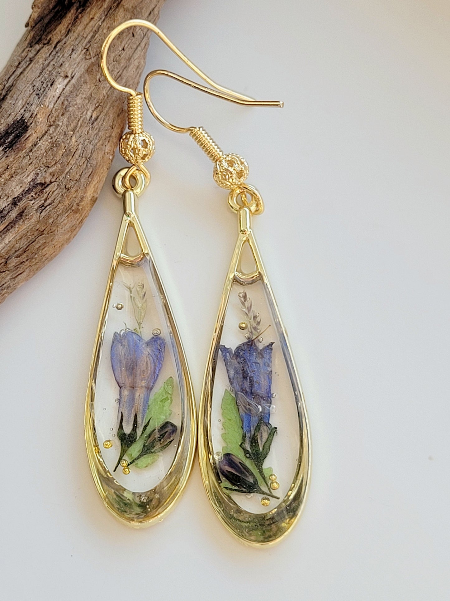 Botanical, handcrafted earrings with real genuine blue bell flower. Mothers day gift. Giftf or her. Unique Gift. Cottage core earrings blue bell tear-drop earrings