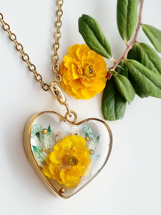 Botanical heart necklace with real genuine butter cup flower. Mothers day gift. Giftf or her. Unique Gift. Heart flower charm Cottage core heart 3D necklace