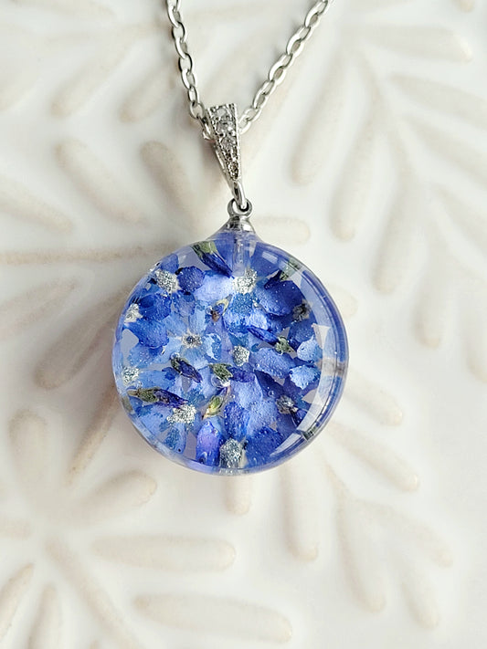 Foget me not flower round necklace